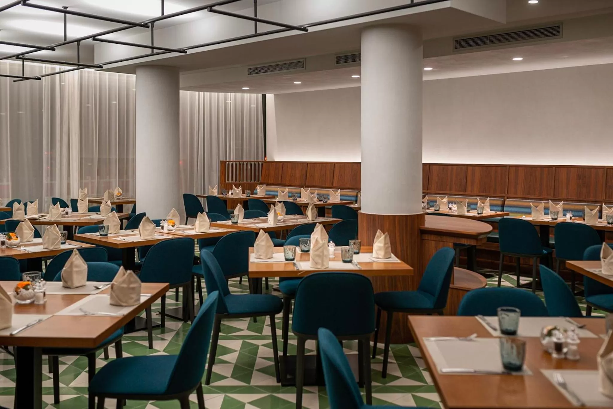 Restaurant/places to eat in Hotel Europa