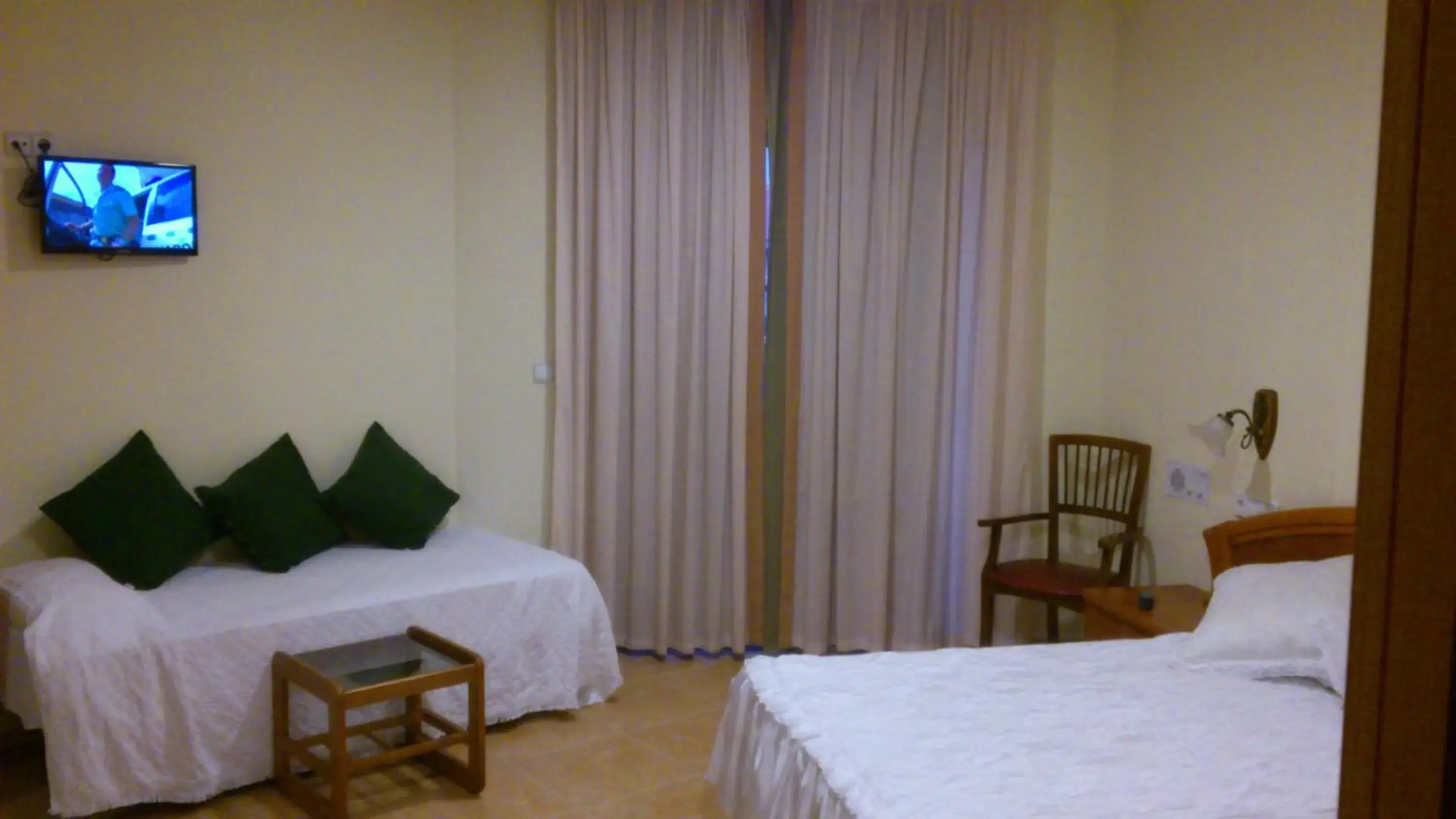 Photo of the whole room, Bed in Hotel Paloma