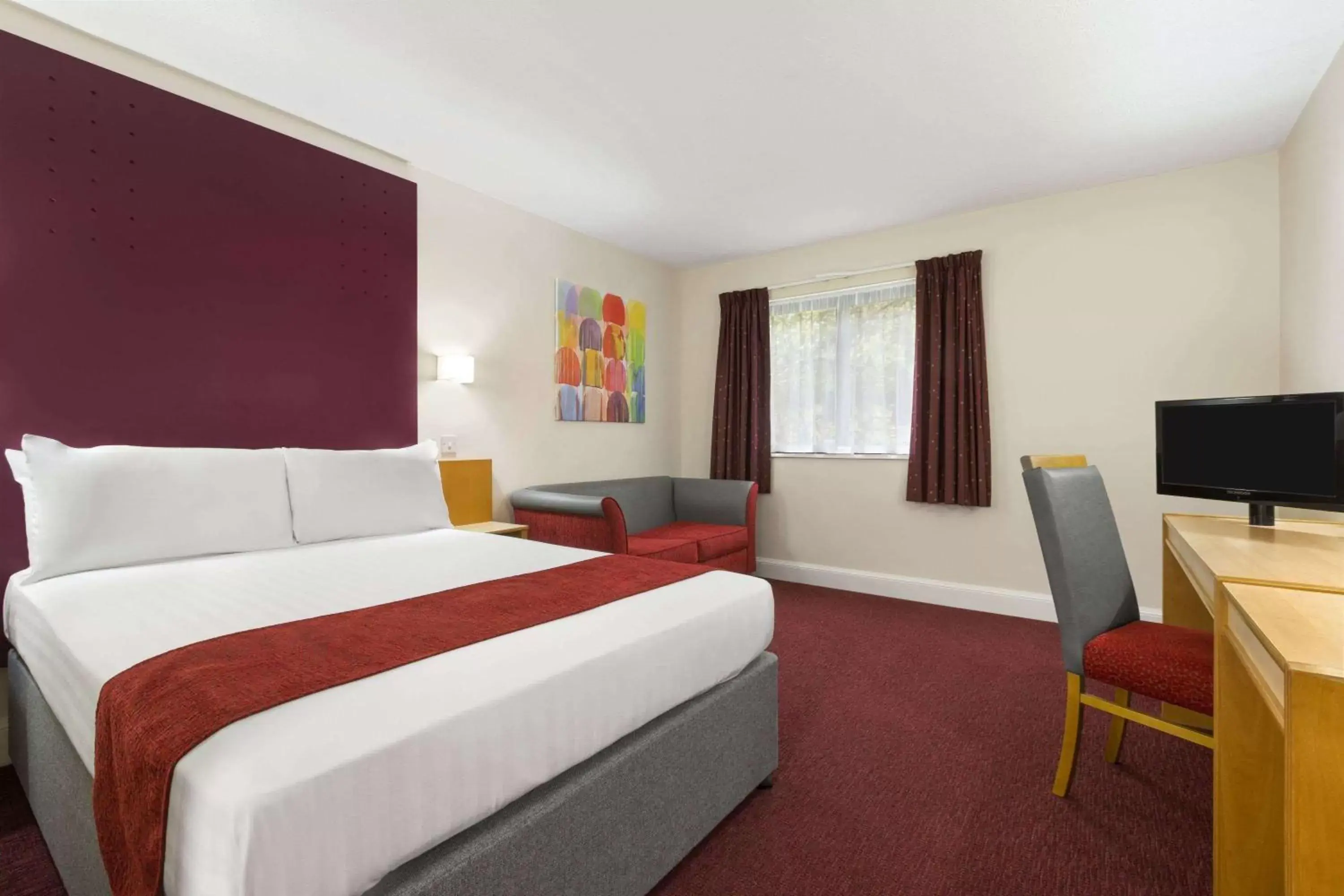 Photo of the whole room in Days Inn Maidstone