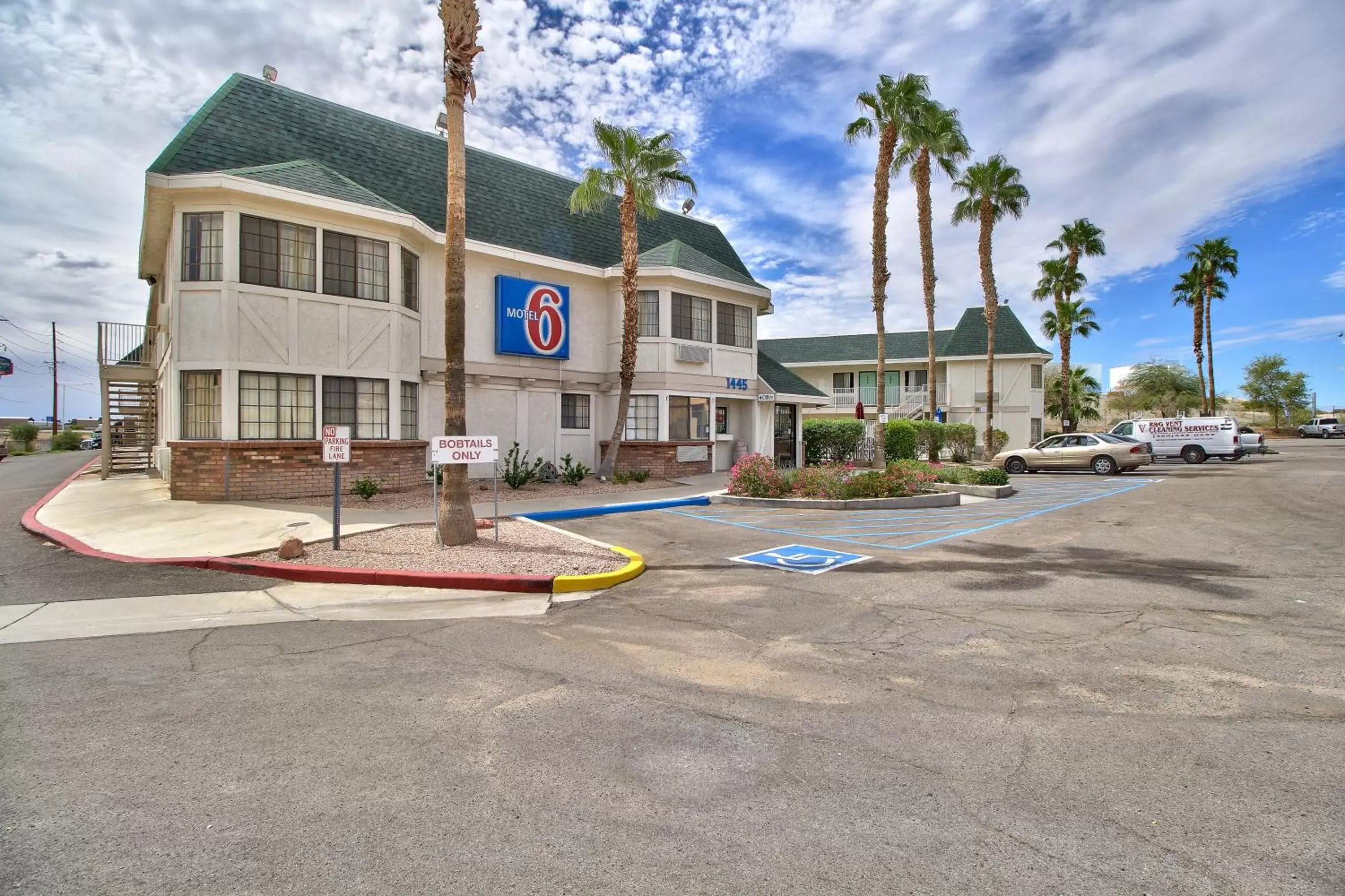 Property Building in Motel 6-Yuma, AZ - East