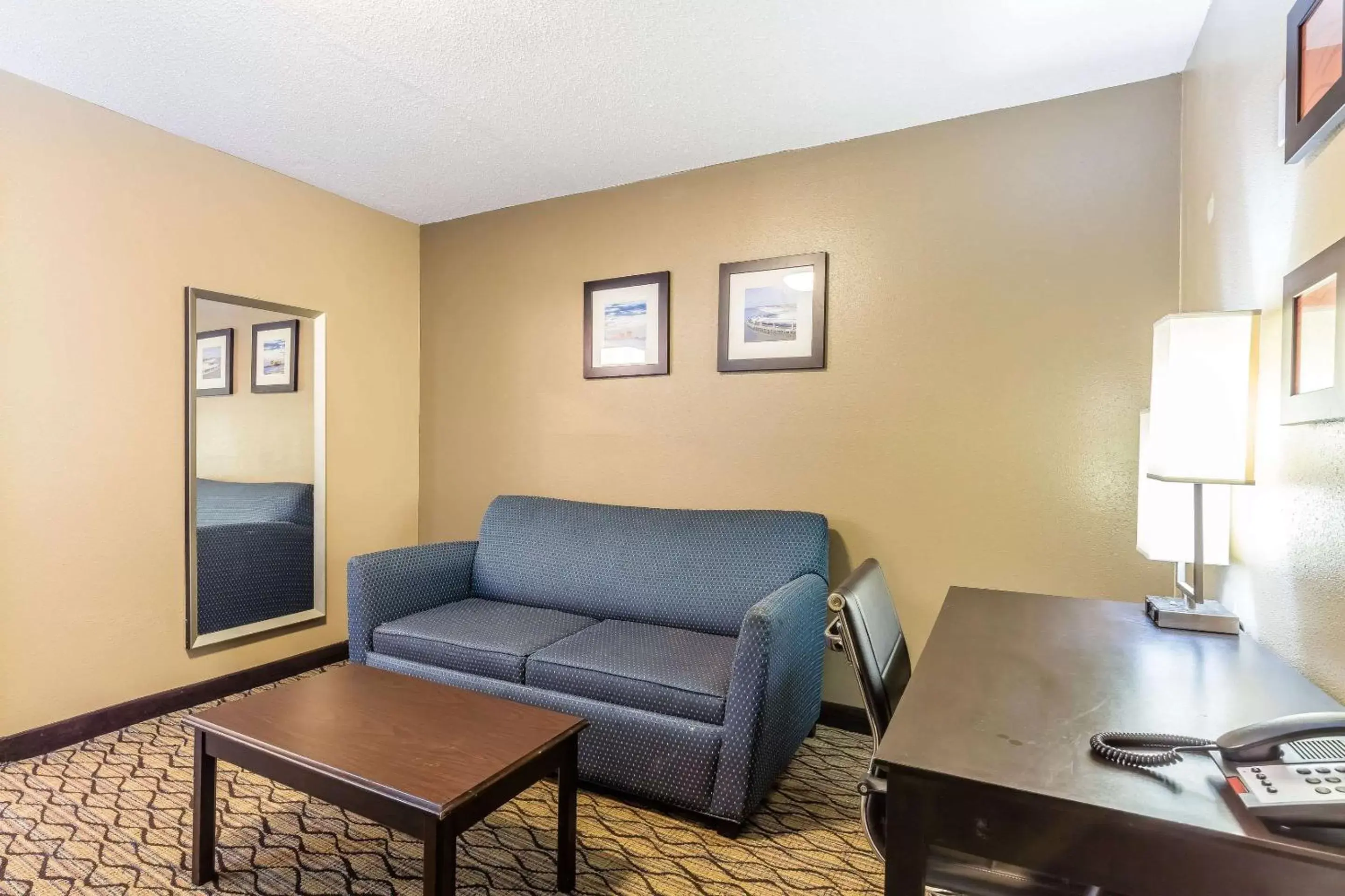 Photo of the whole room, Seating Area in Comfort Inn & Suites Crystal Inn Sportsplex Gulfport