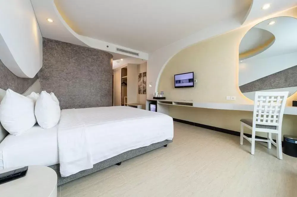 Bedroom, Bed in ASTON Cirebon Hotel and Convention Center