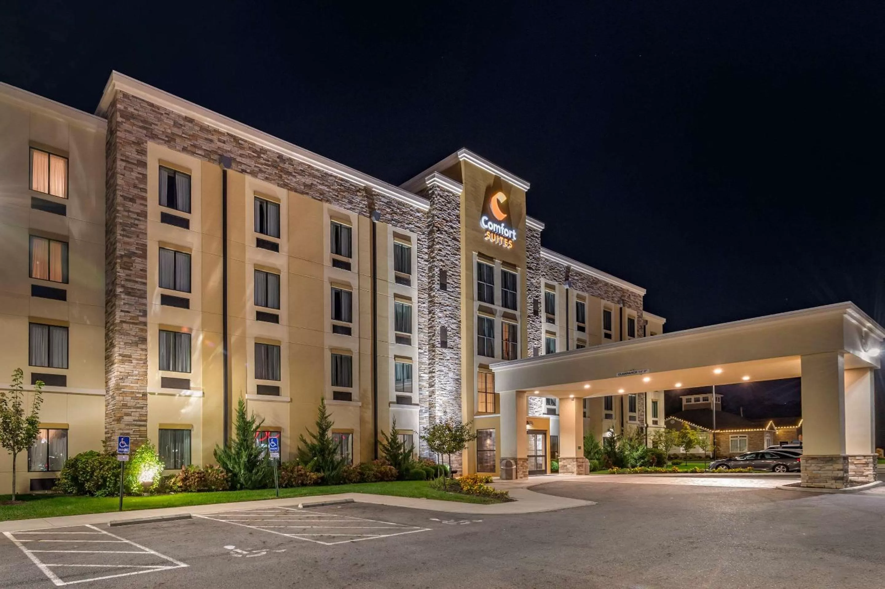 Property building in Comfort Suites Columbus Airport