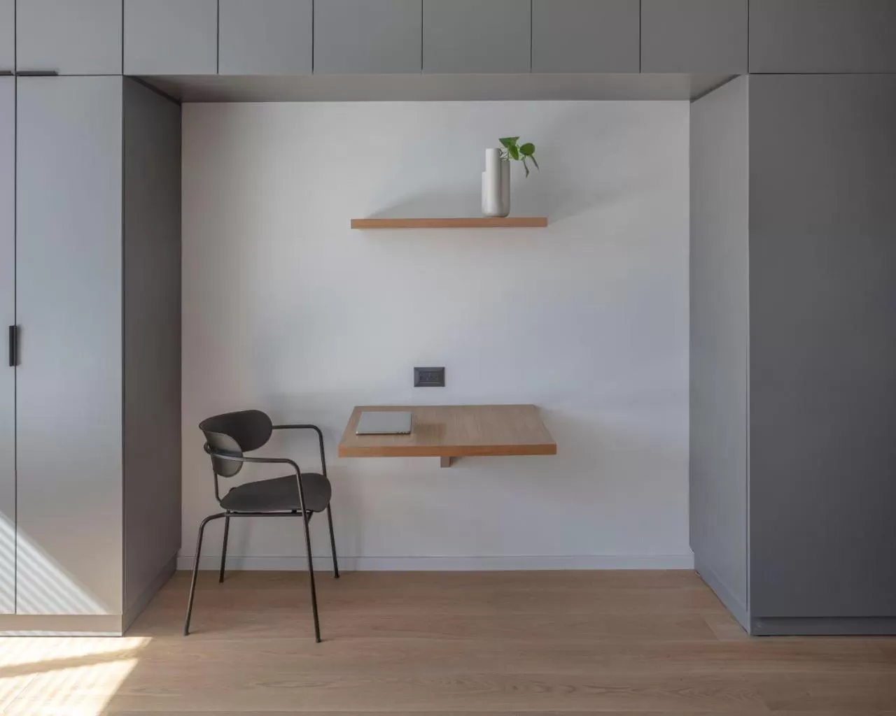 Dining area in DeBlox living - Ben Avigdor Apartments