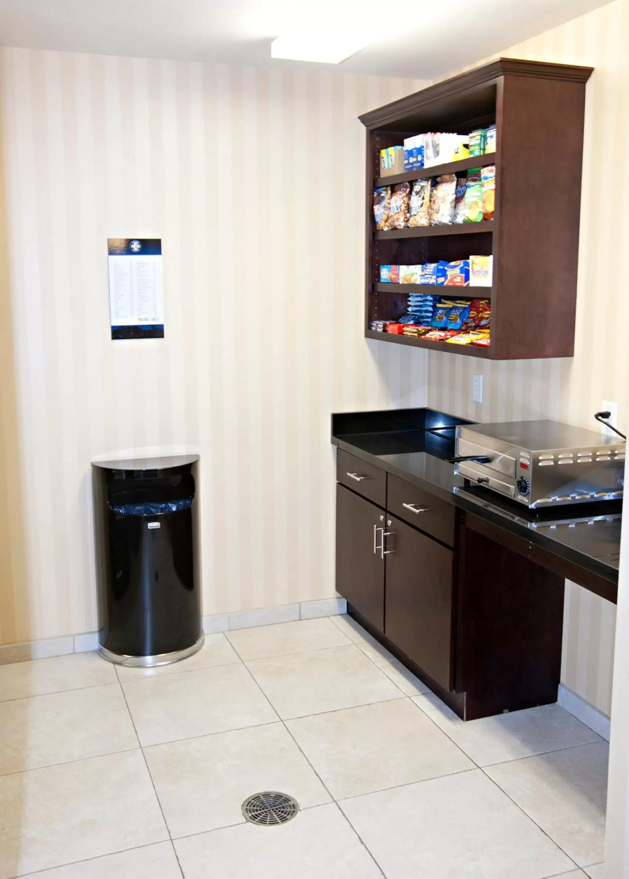 Food and drinks, TV/Entertainment Center in Cobblestone Inn & Suites - Langdon