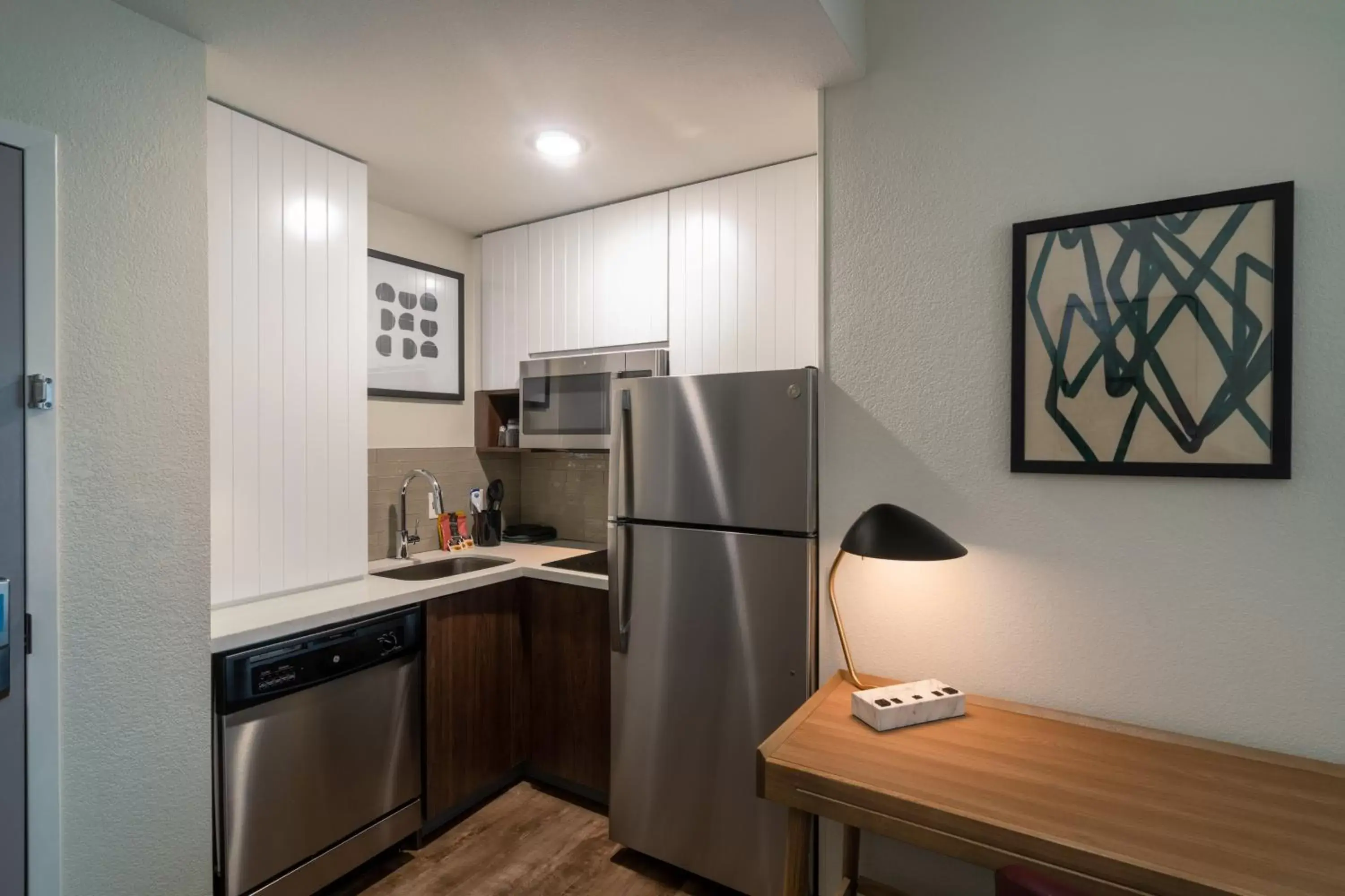 Photo of the whole room, Kitchen/Kitchenette in Staybridge Suites - Flowood - NW Jackson, an IHG Hotel