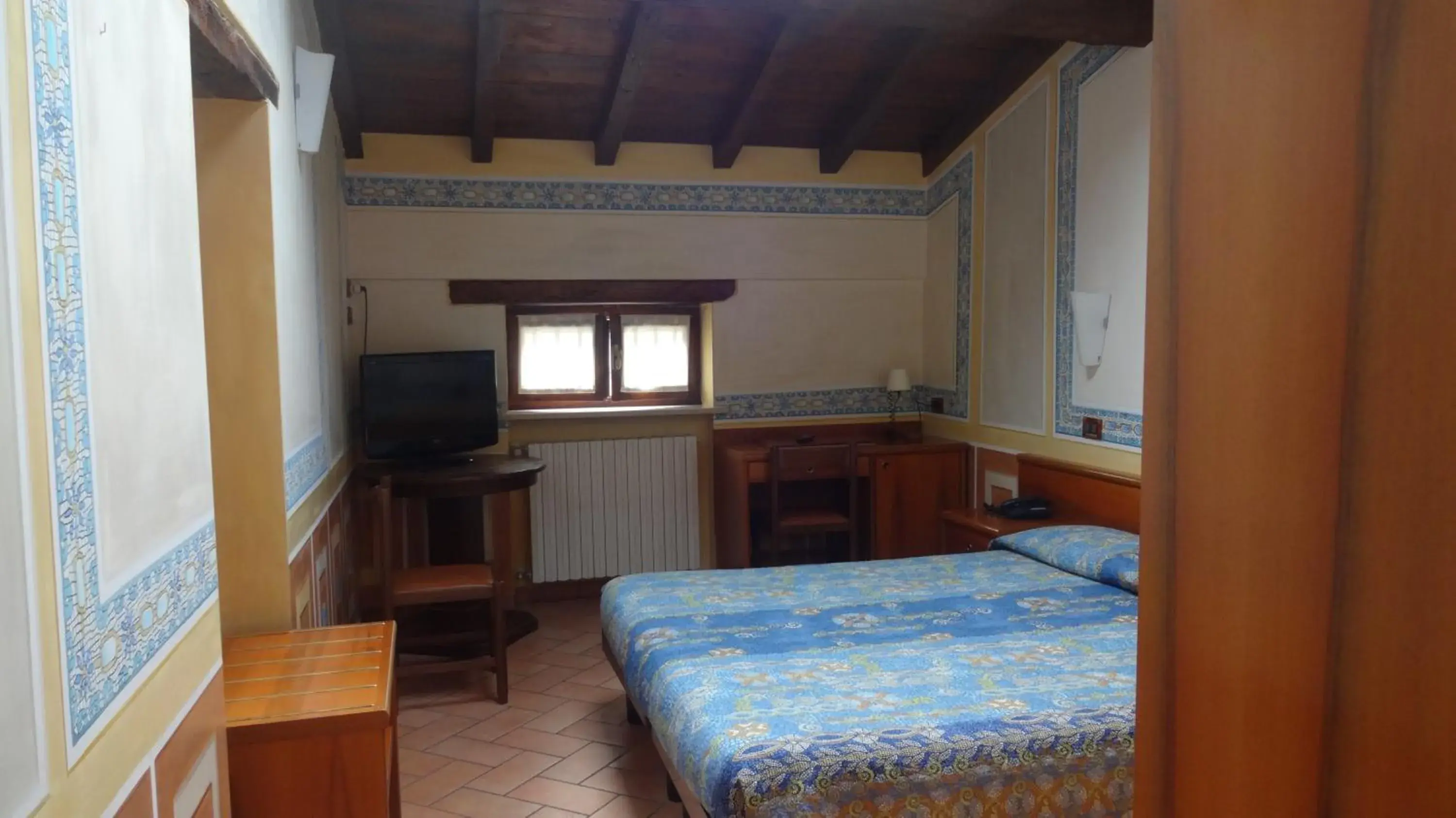 Photo of the whole room, Bed in Albergo Giulia Gonzaga