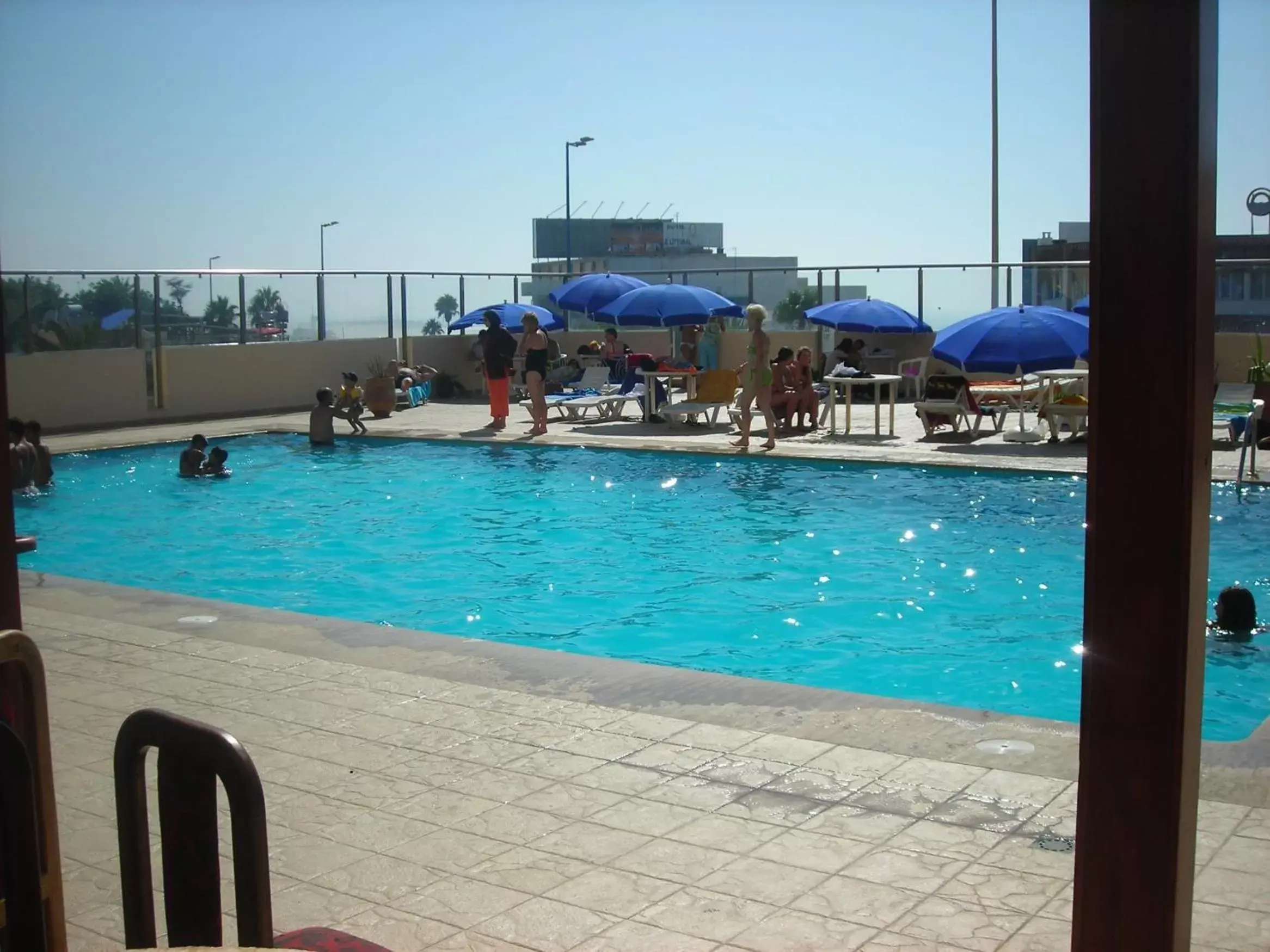 Swimming Pool in Hotel Suisse