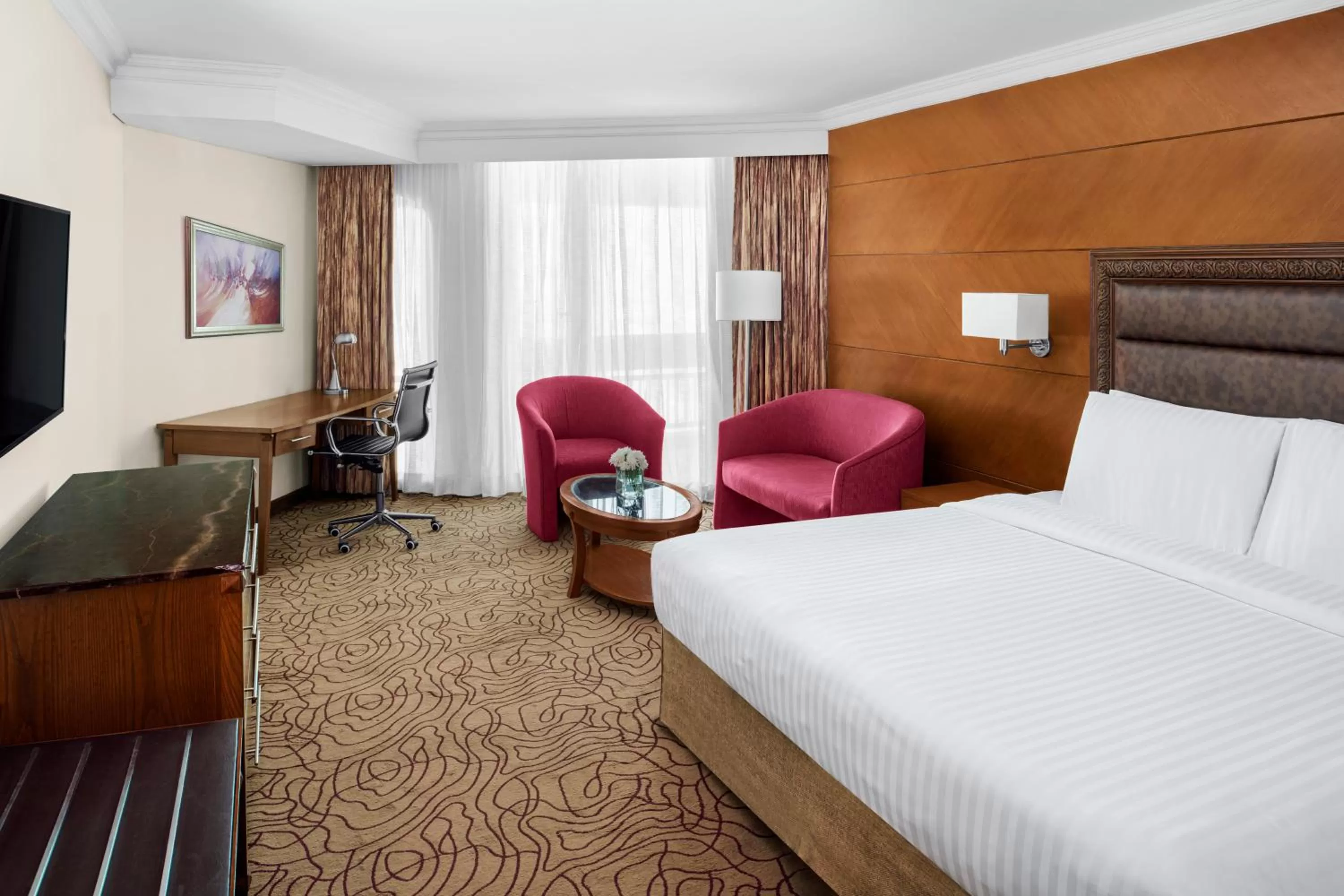 Photo of the whole room, Bed in Mövenpick Hotel Karachi