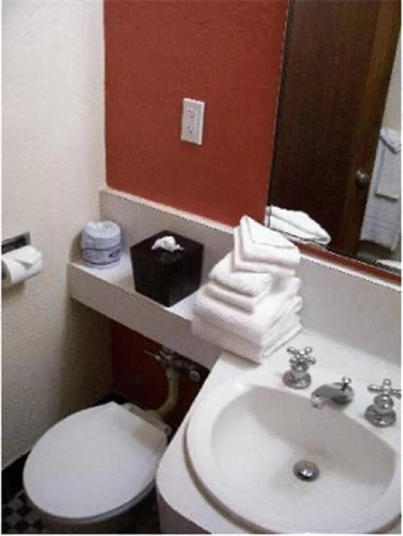 Toilet in Golden Gate Casino Hotel
