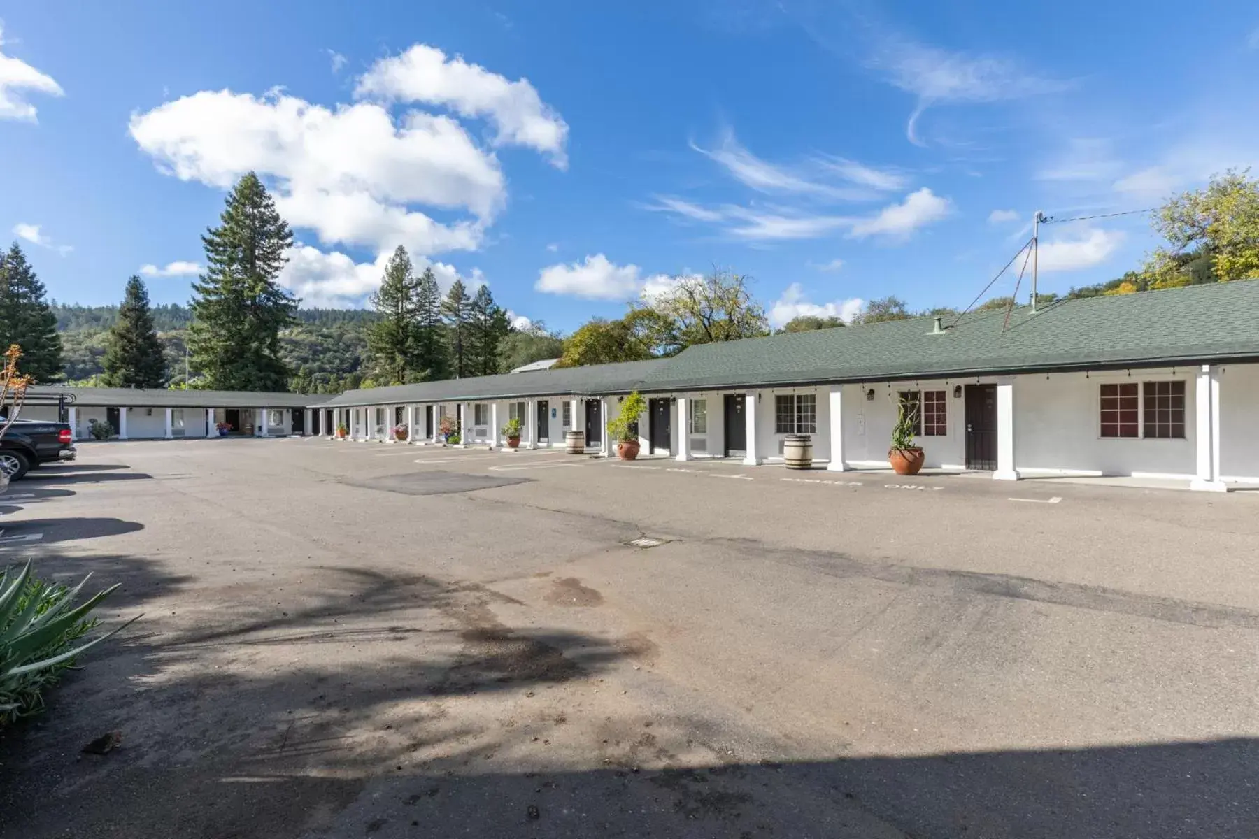 Property Building in Vineyard Valley Inn