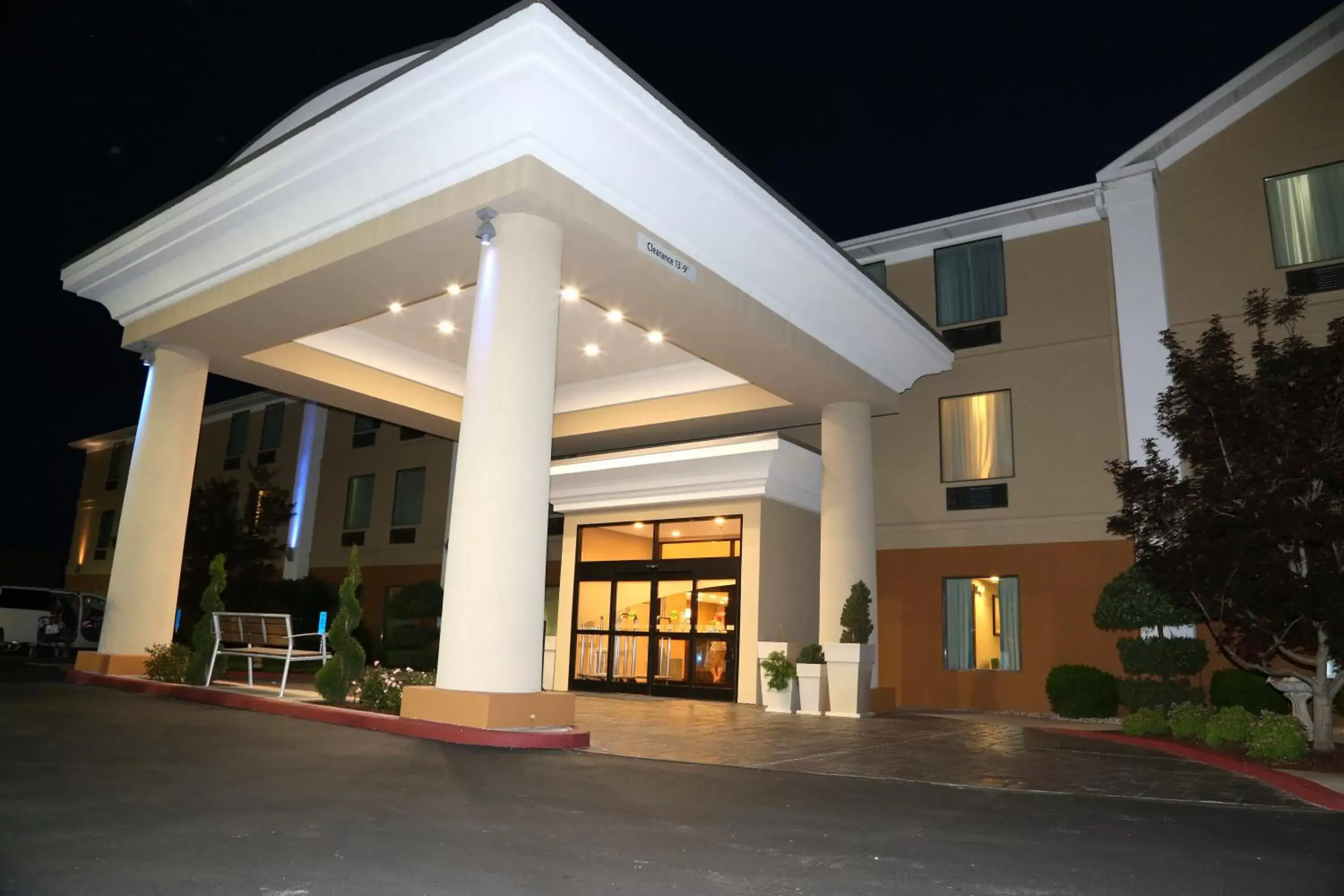 Property building in Holiday Inn Express Lexington Southwest Nicholasville, an IHG Hotel