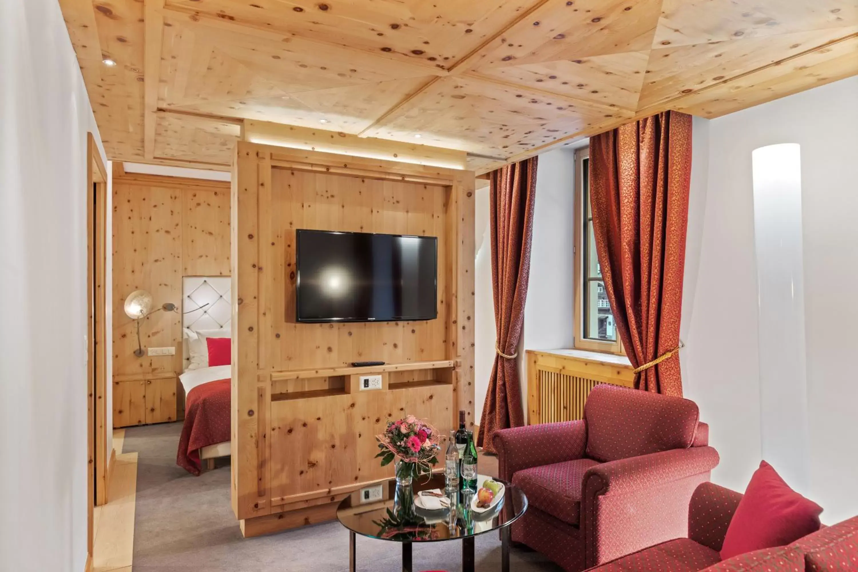 Seating area, TV/Entertainment Center in Grand Hotel Zermatterhof