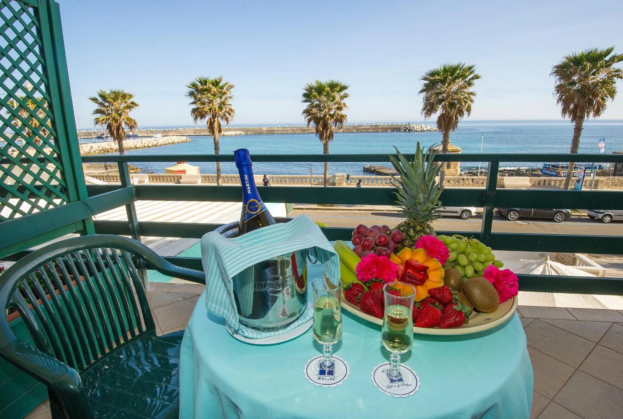 Food in Hotel Terminal - Caroli Hotels