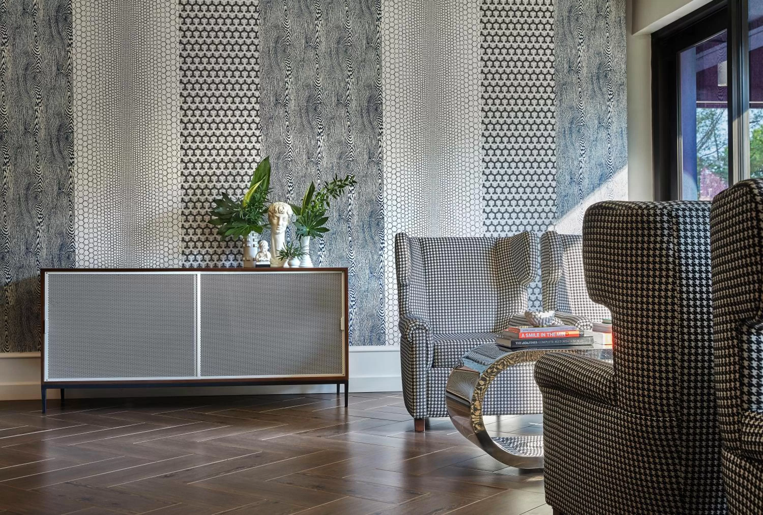 Communal lounge/ TV room in Graduate by Hilton Richmond