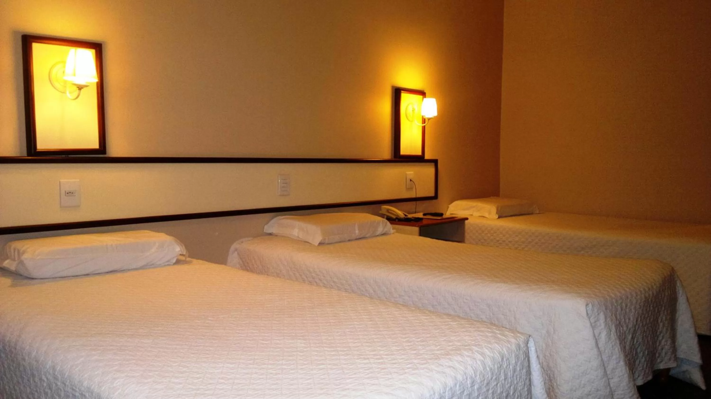 Bed in Farina Park Hotel