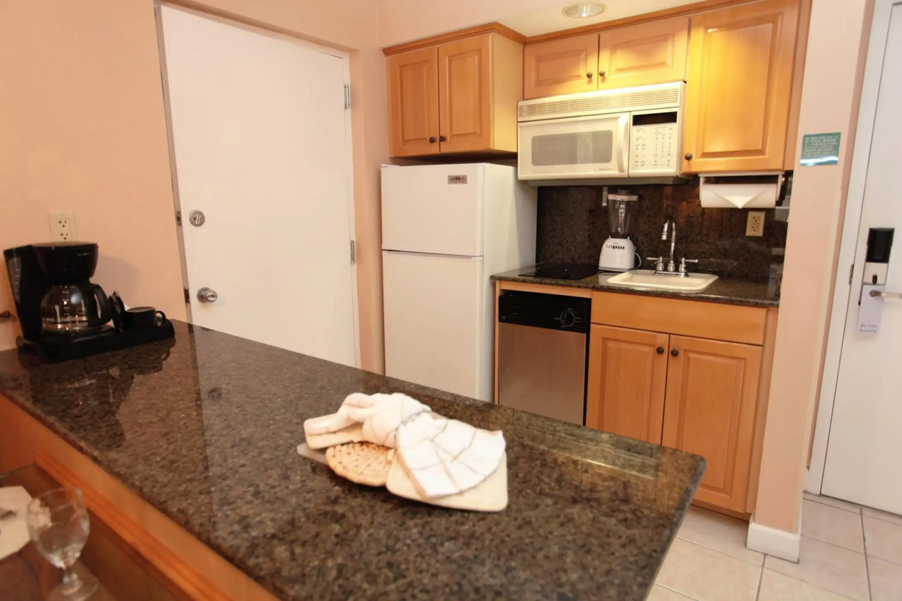 Kitchen or kitchenette, Kitchen/Kitchenette in Palm Beach Shores Resort and Vacation Villas