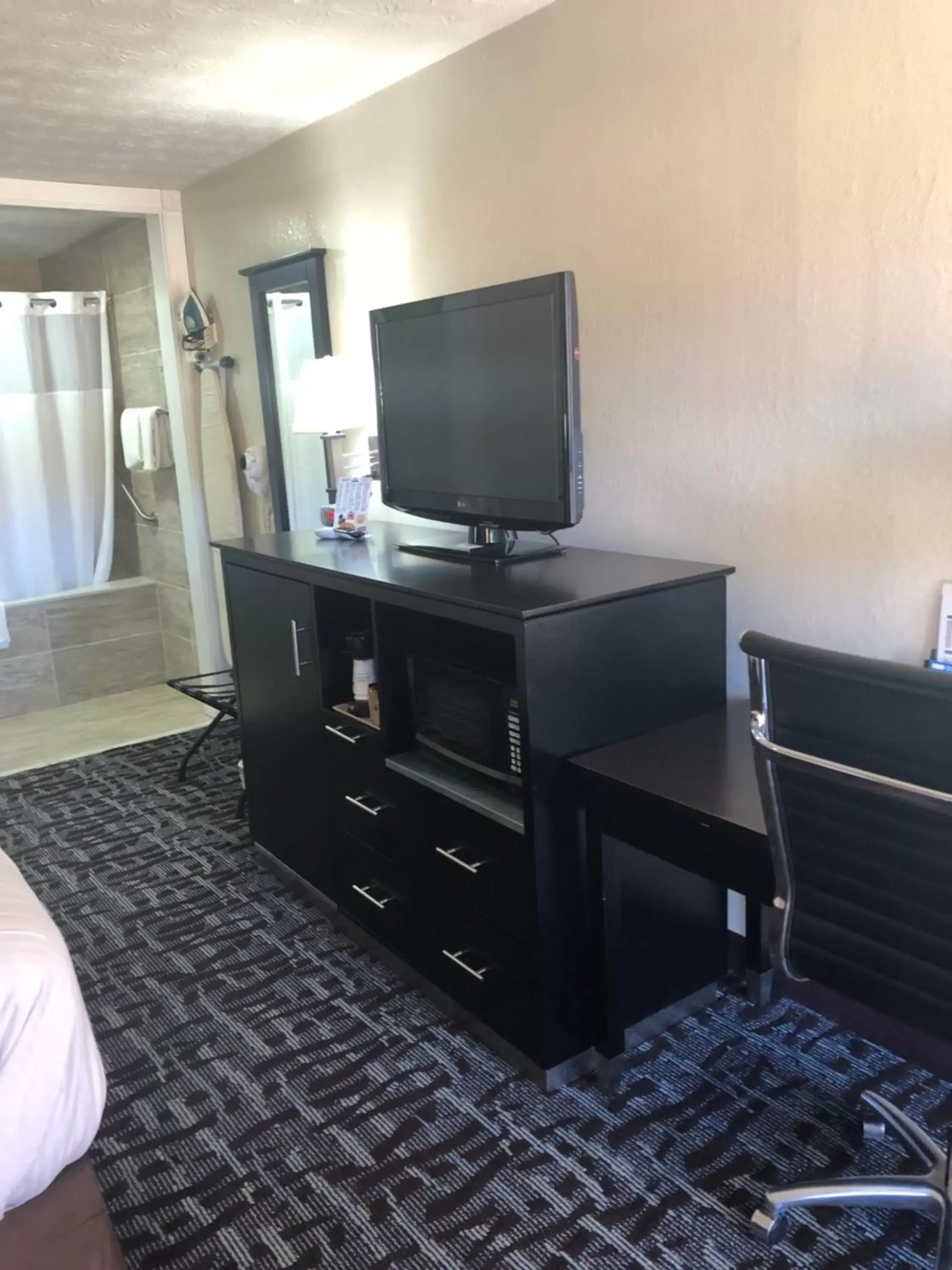 TV/Entertainment Center in Days Inn by Wyndham Douglasville-Atlanta-Fairburn Road