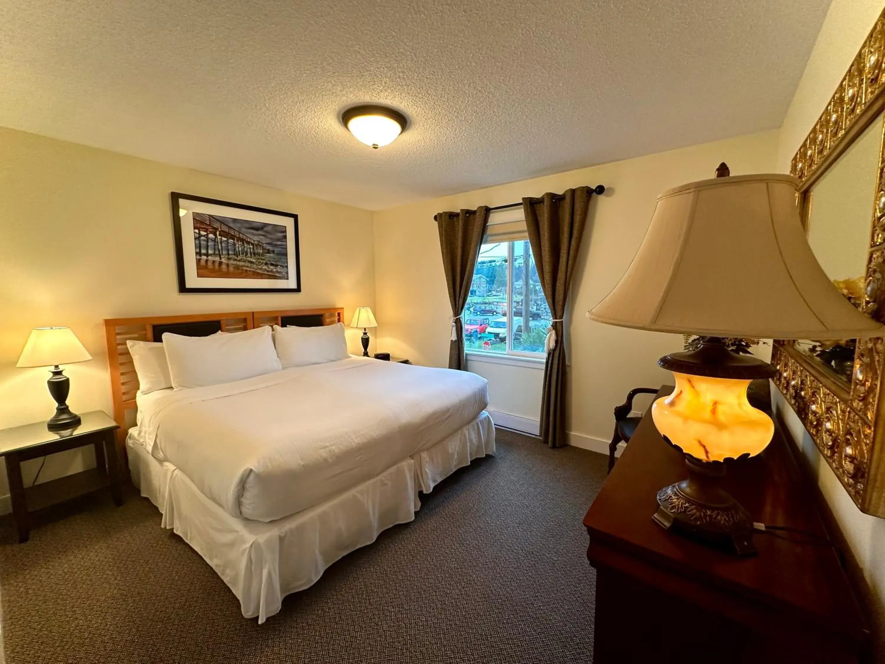 Bedroom, Bed in Bayshore Waterfront Inn