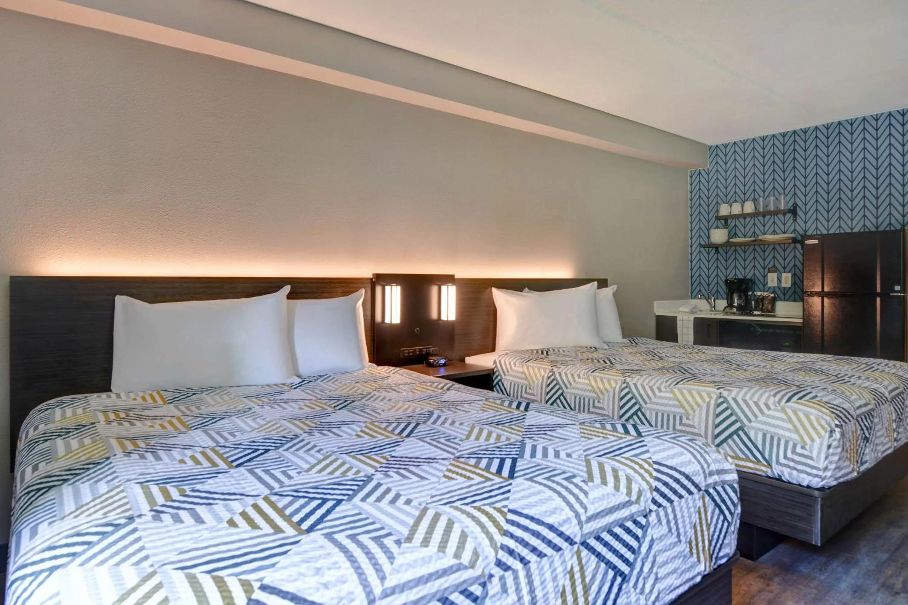 Photo of the whole room, Bed in Studio 6-Jacksonville, FL - Baymeadows