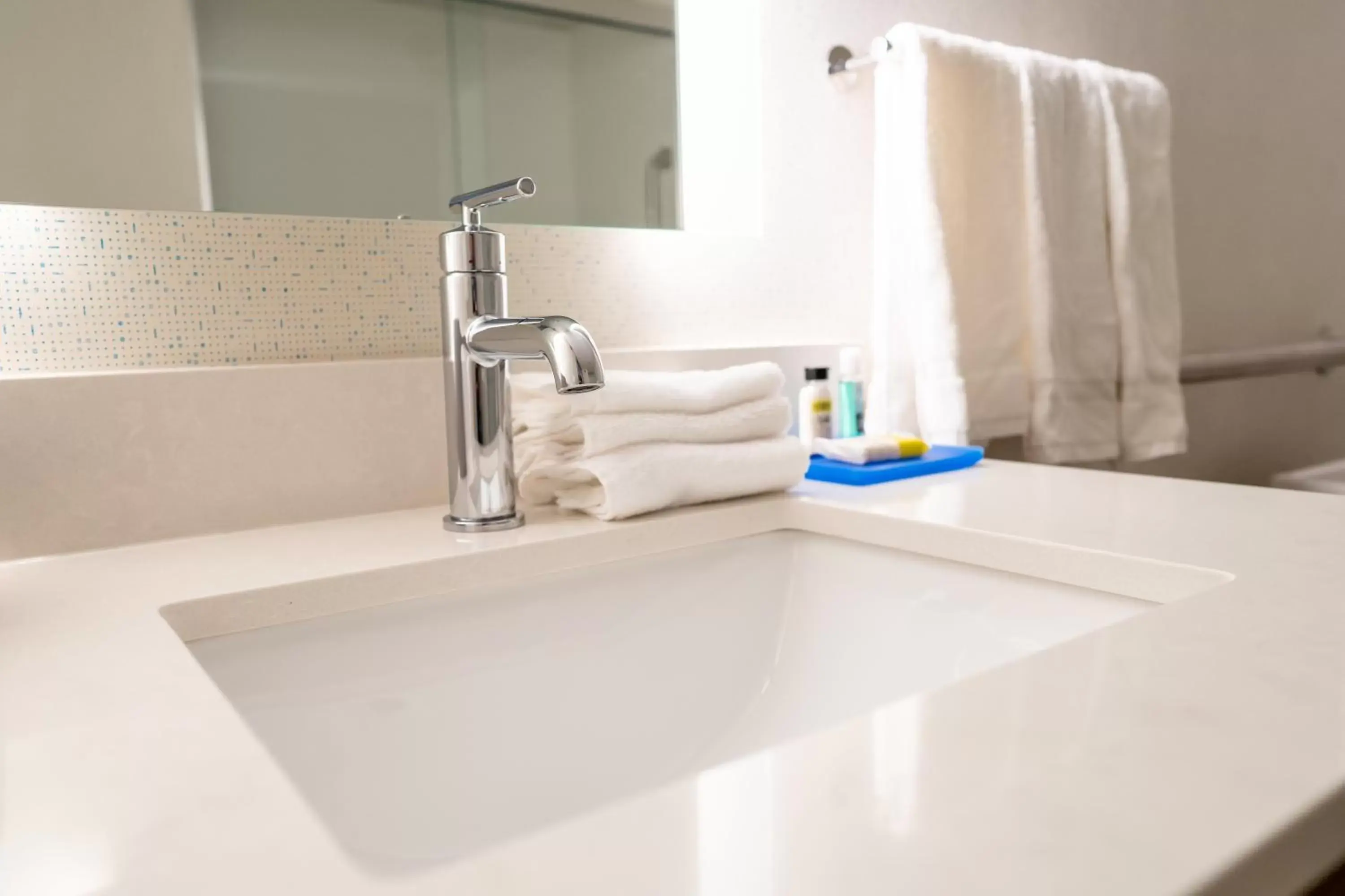 Photo of the whole room, Bathroom in Holiday Inn Express Boston, an IHG Hotel