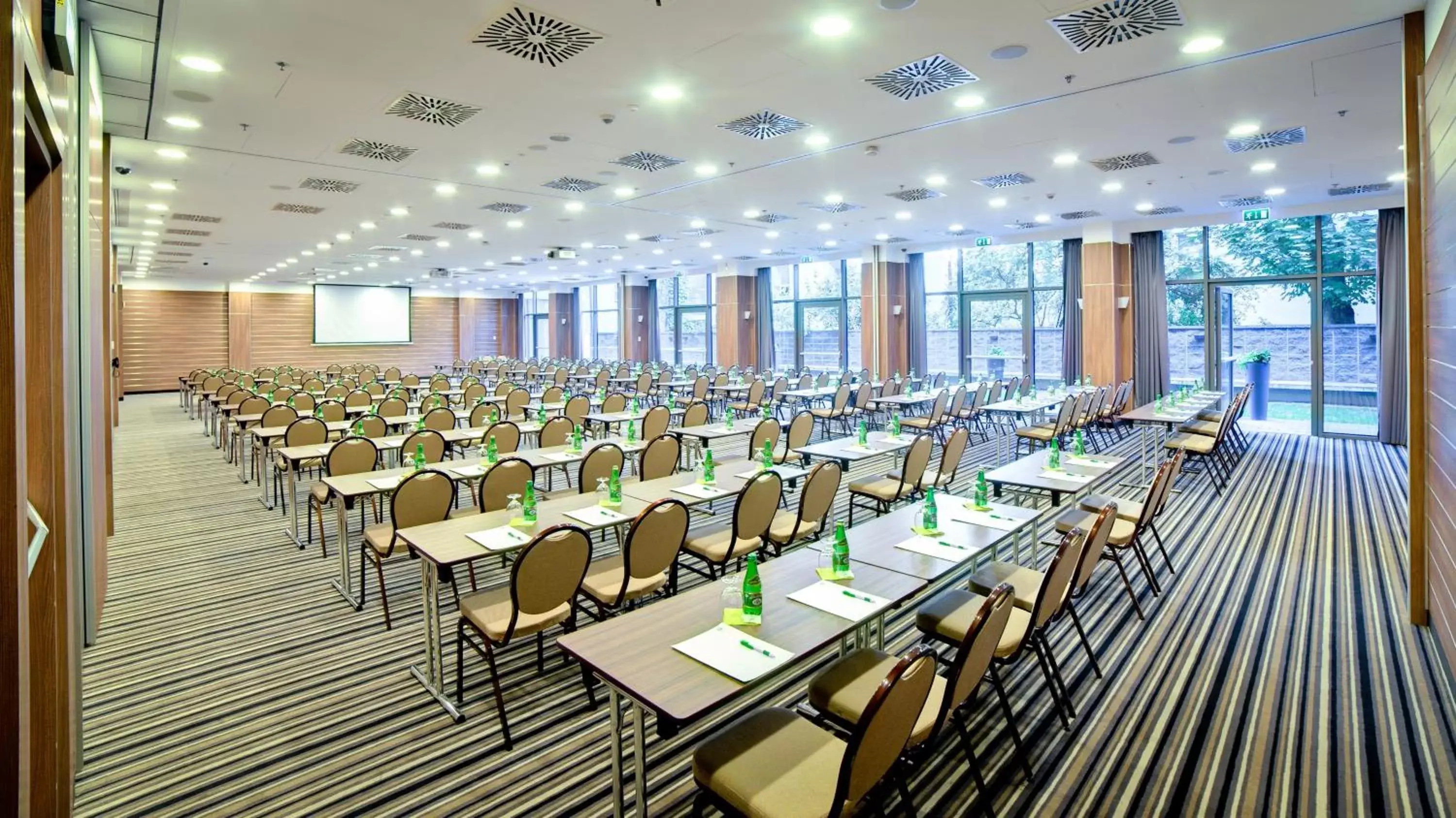 Meeting/conference room in Holiday Inn Krakow City Centre, an IHG Hotel