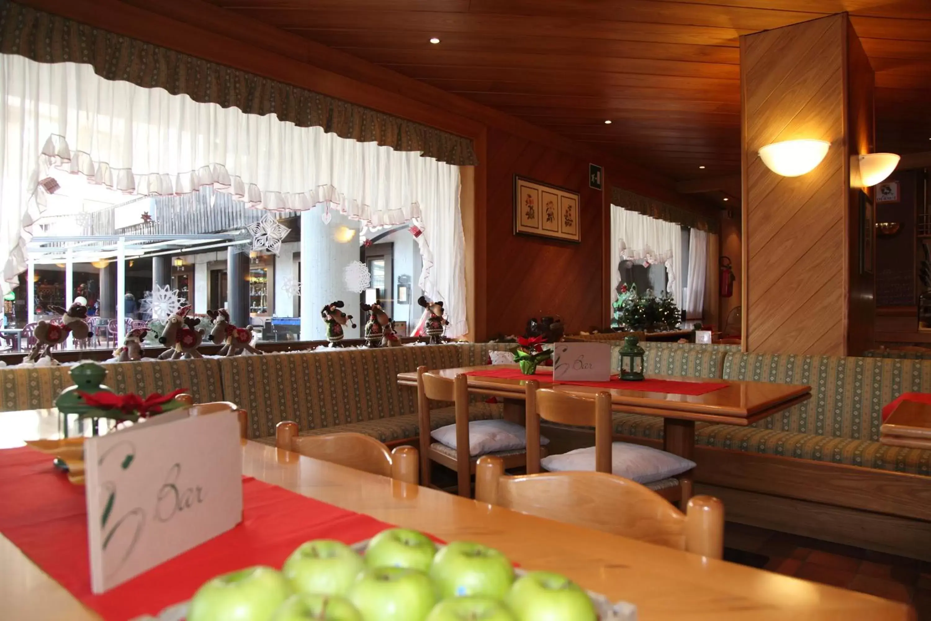 Lounge or bar, Restaurant/Places to Eat in Hotel Nigritella