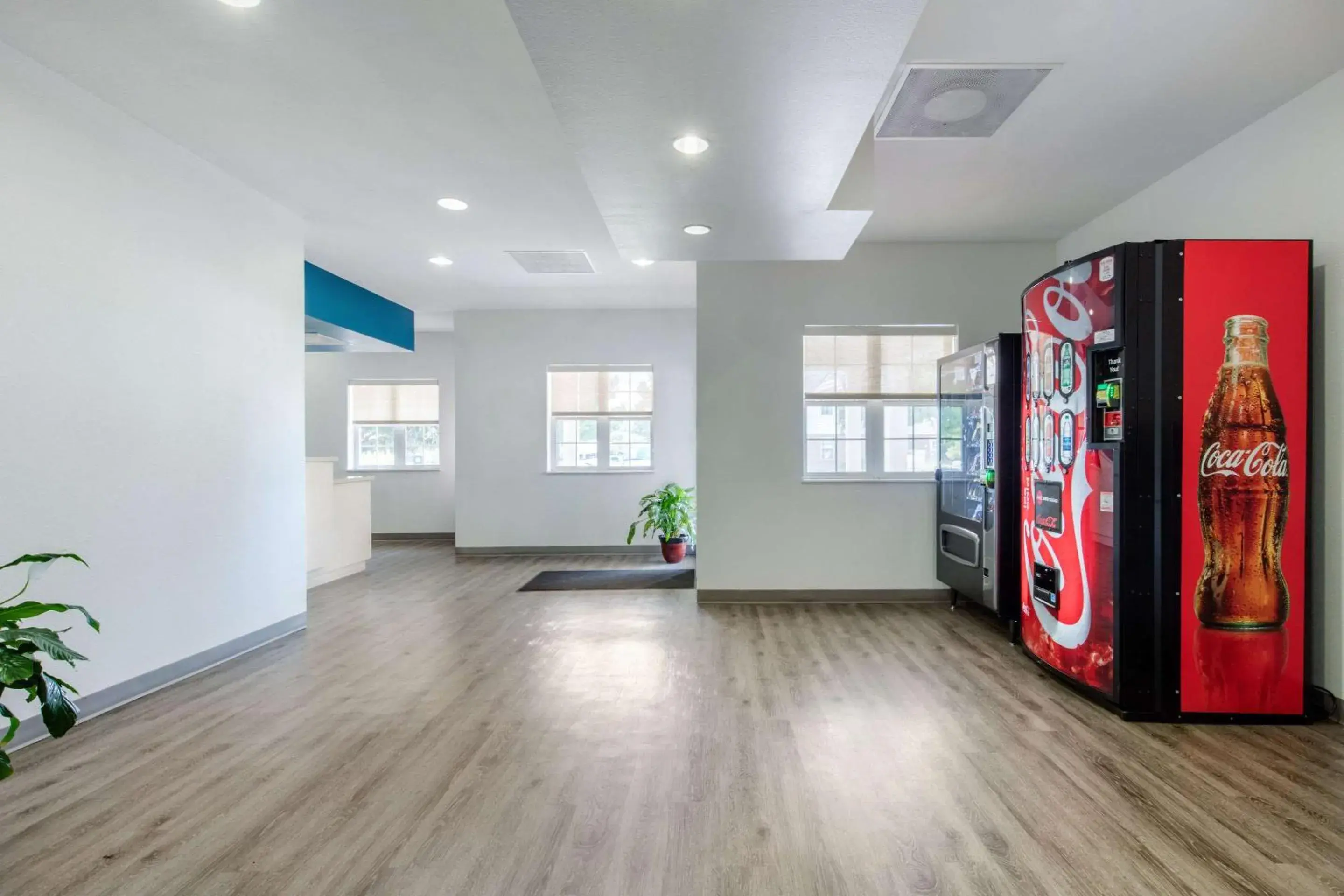 Lobby or reception in Suburban Studios Birmingham Homewood I-65 Lobby or reception in Suburban Studios Birmingham Homewood I-65