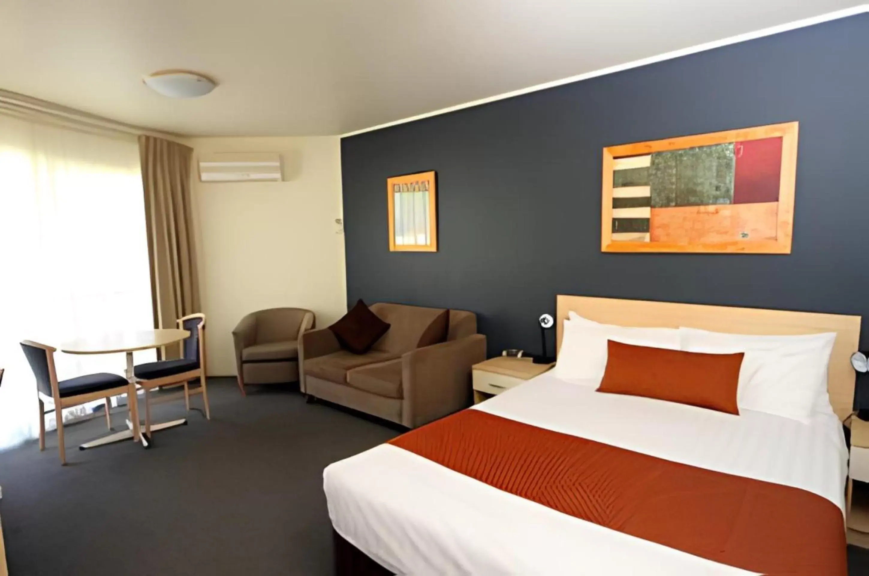 Bedroom, Bed in Mildura Golf Resort