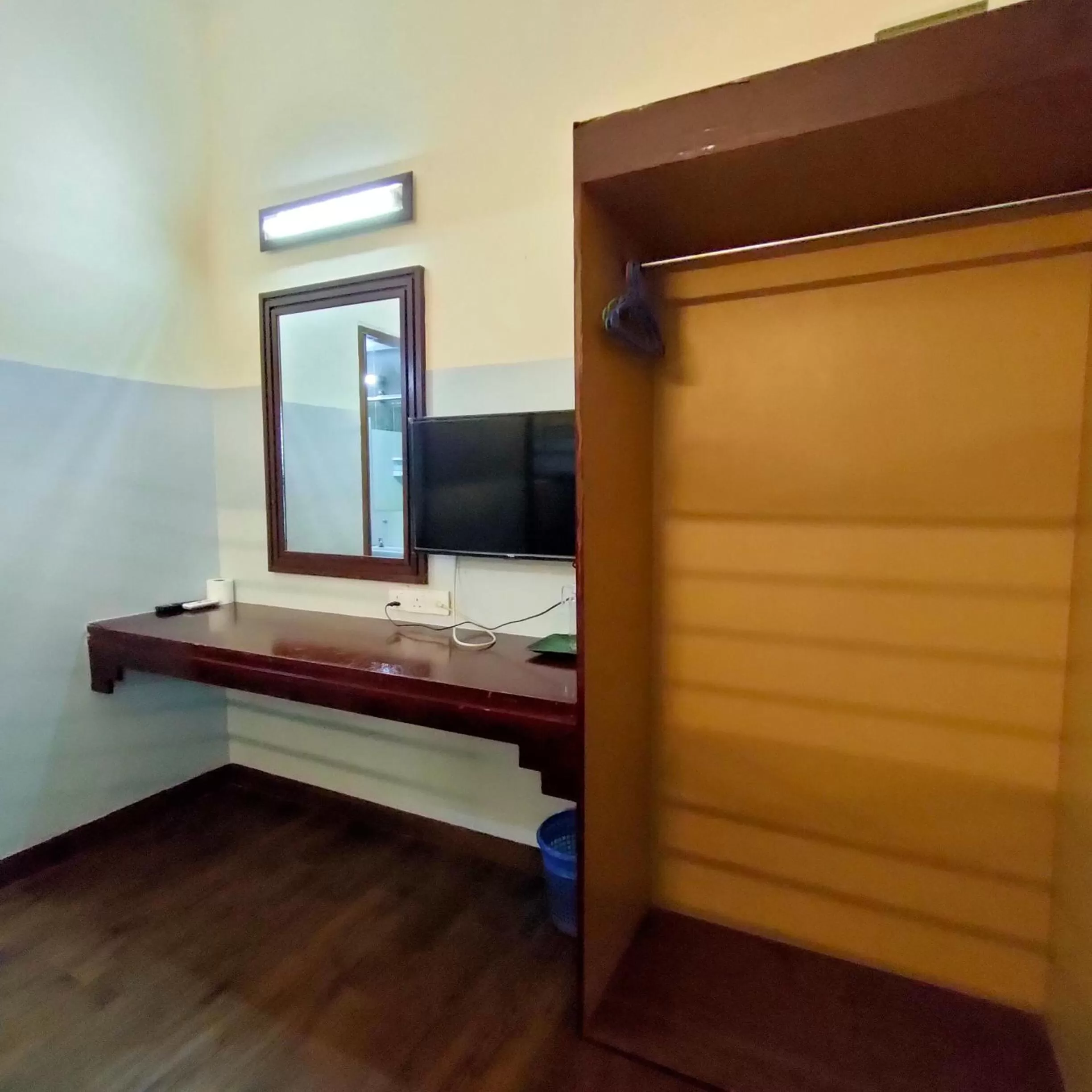 wardrobe in Cozzy Motel Malacca