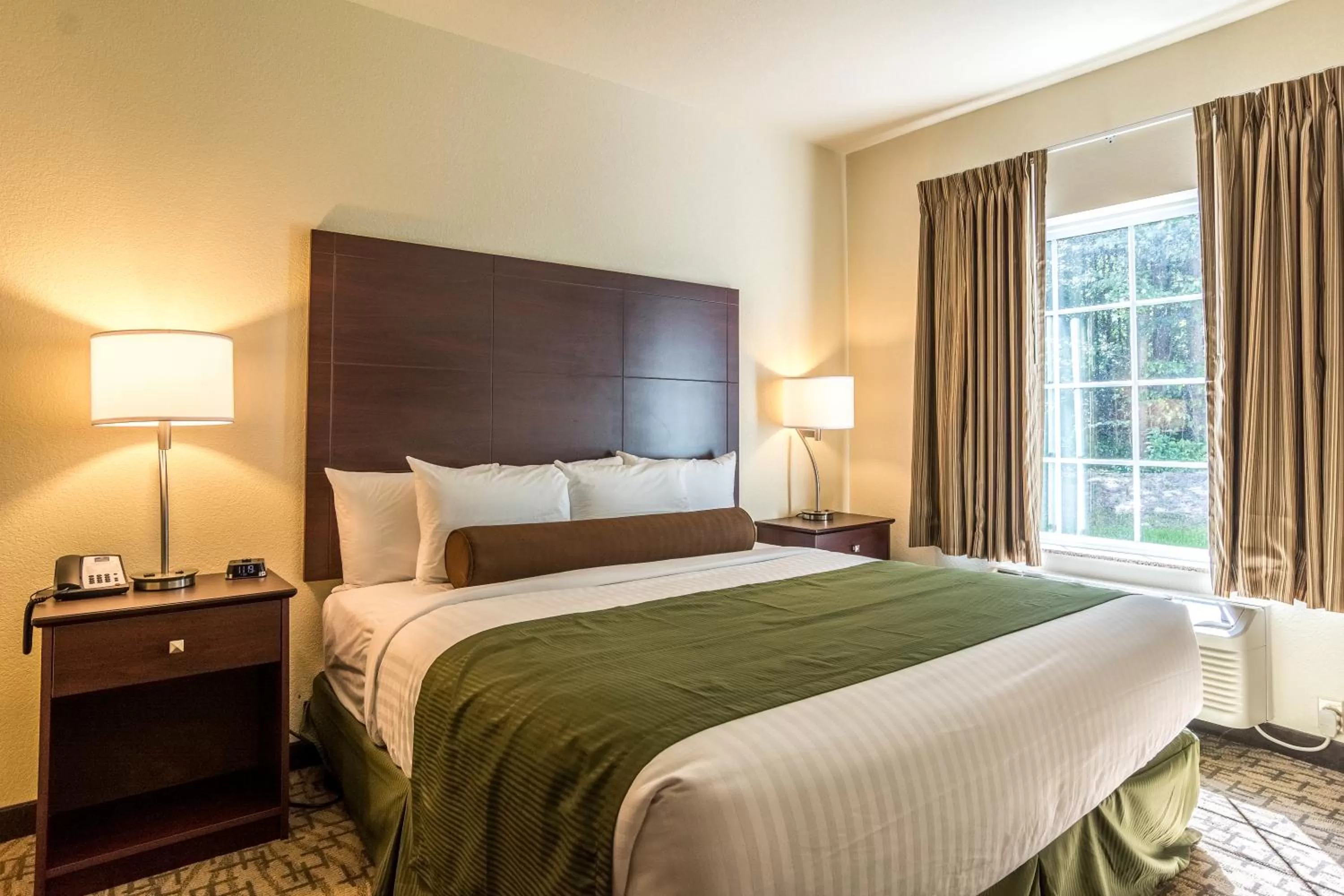 Bed in Cobblestone Hotel & Suites - Greenville