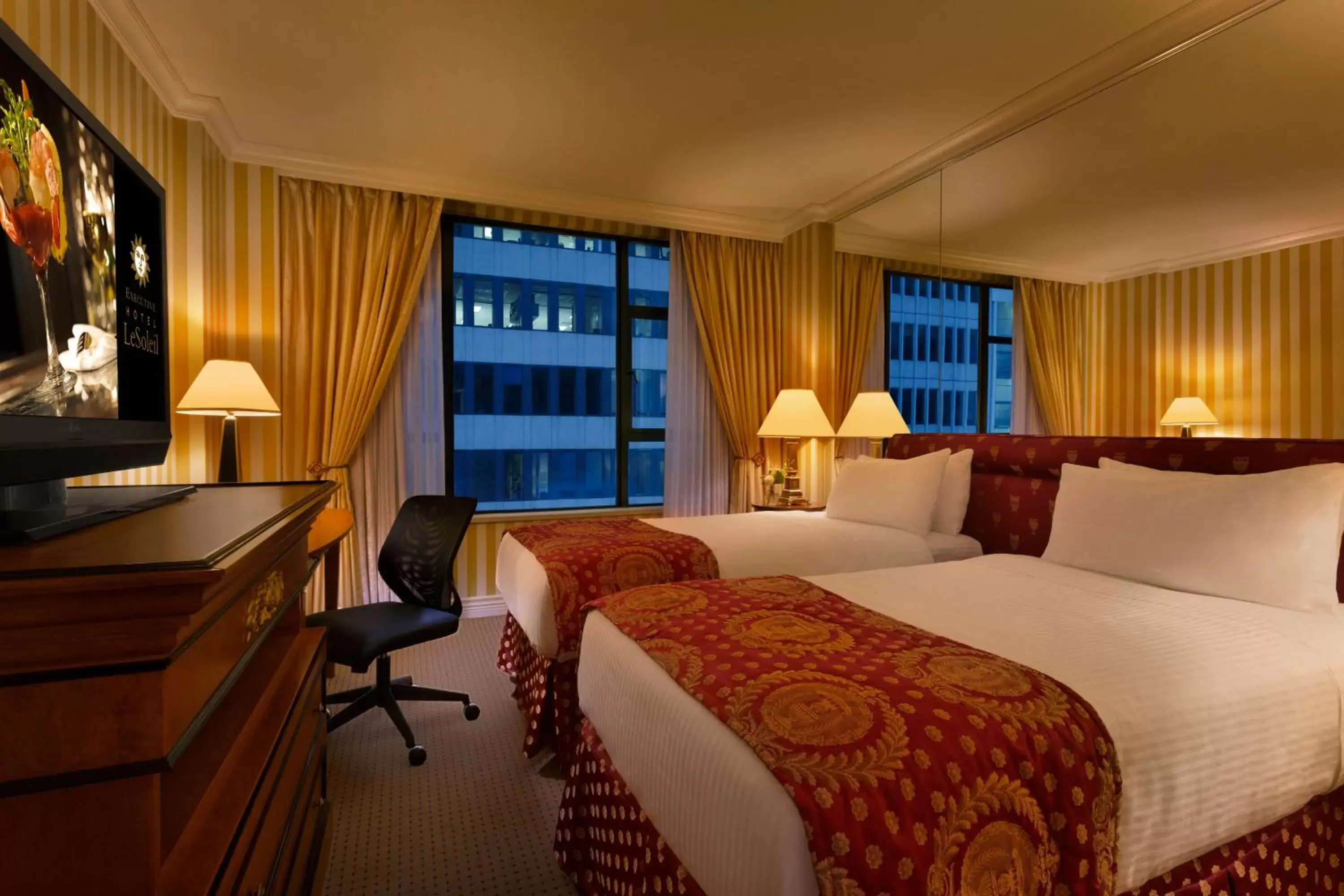 Bedroom, Bed in Hotel Le Soleil by Executive Hotels Bedroom, Bed in Hotel Le Soleil by Executive Hotels