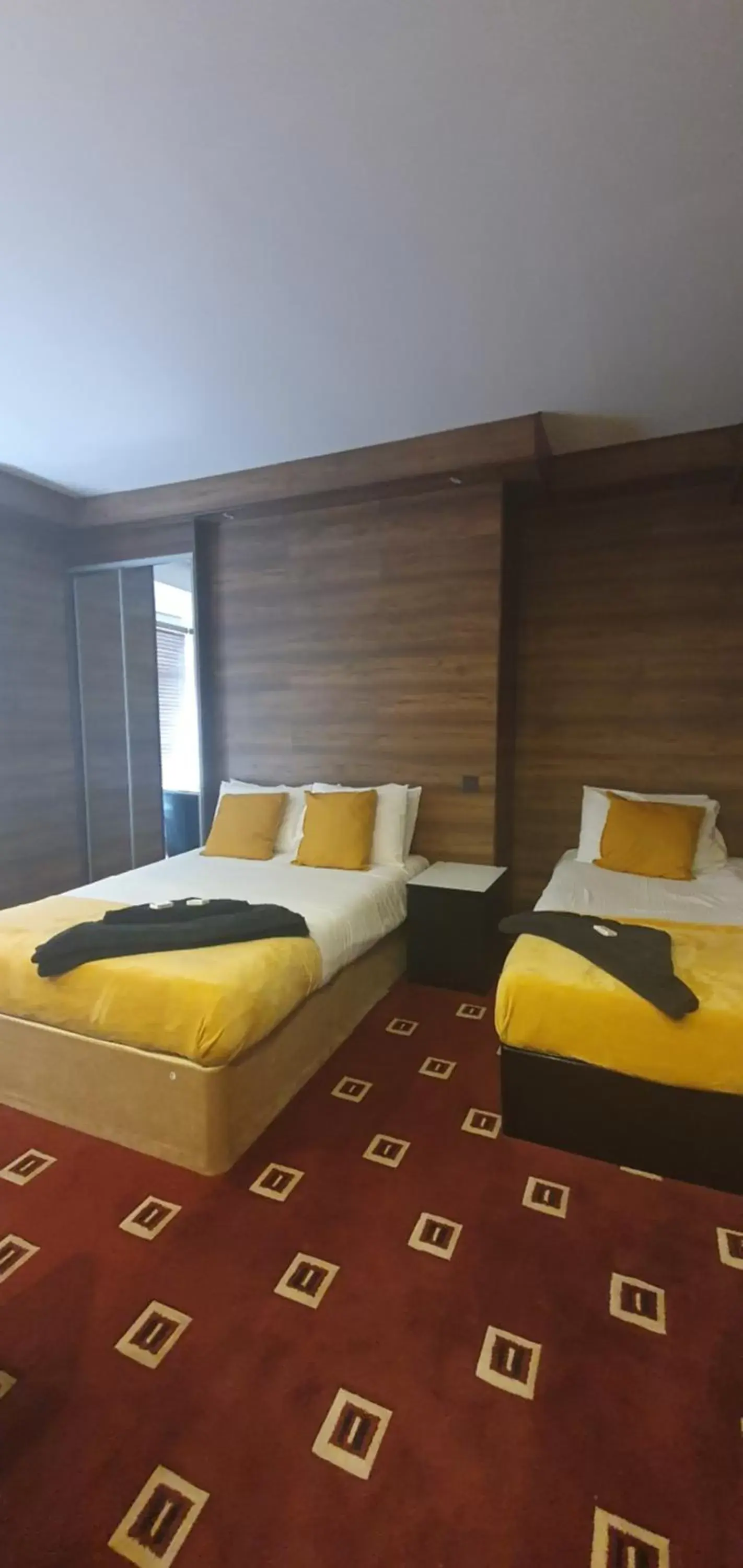Bed in South Beach Kings Promenade Hotel