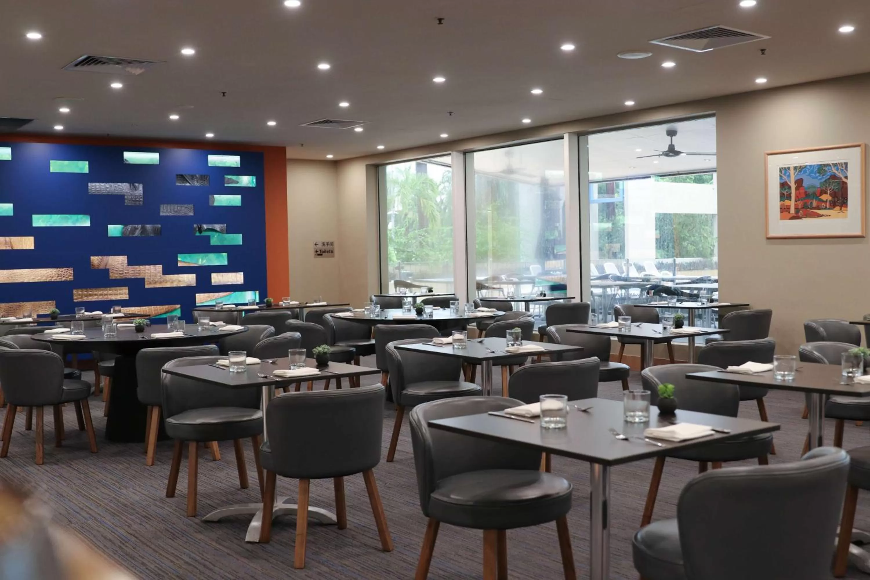 Restaurant/places to eat in DoubleTree by Hilton Esplanade Darwin