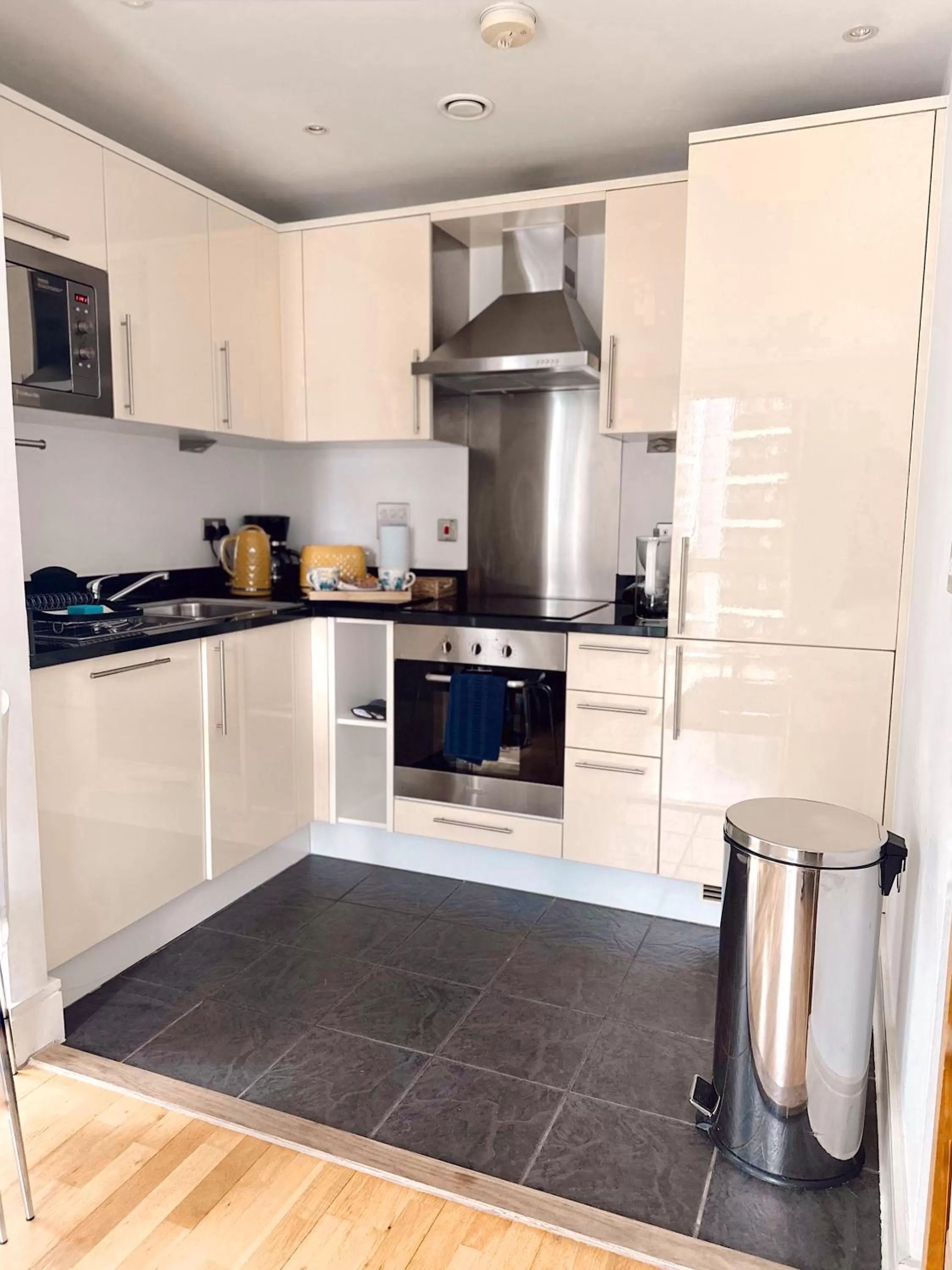 kitchen in Canary Wharf - Luxury Apartments