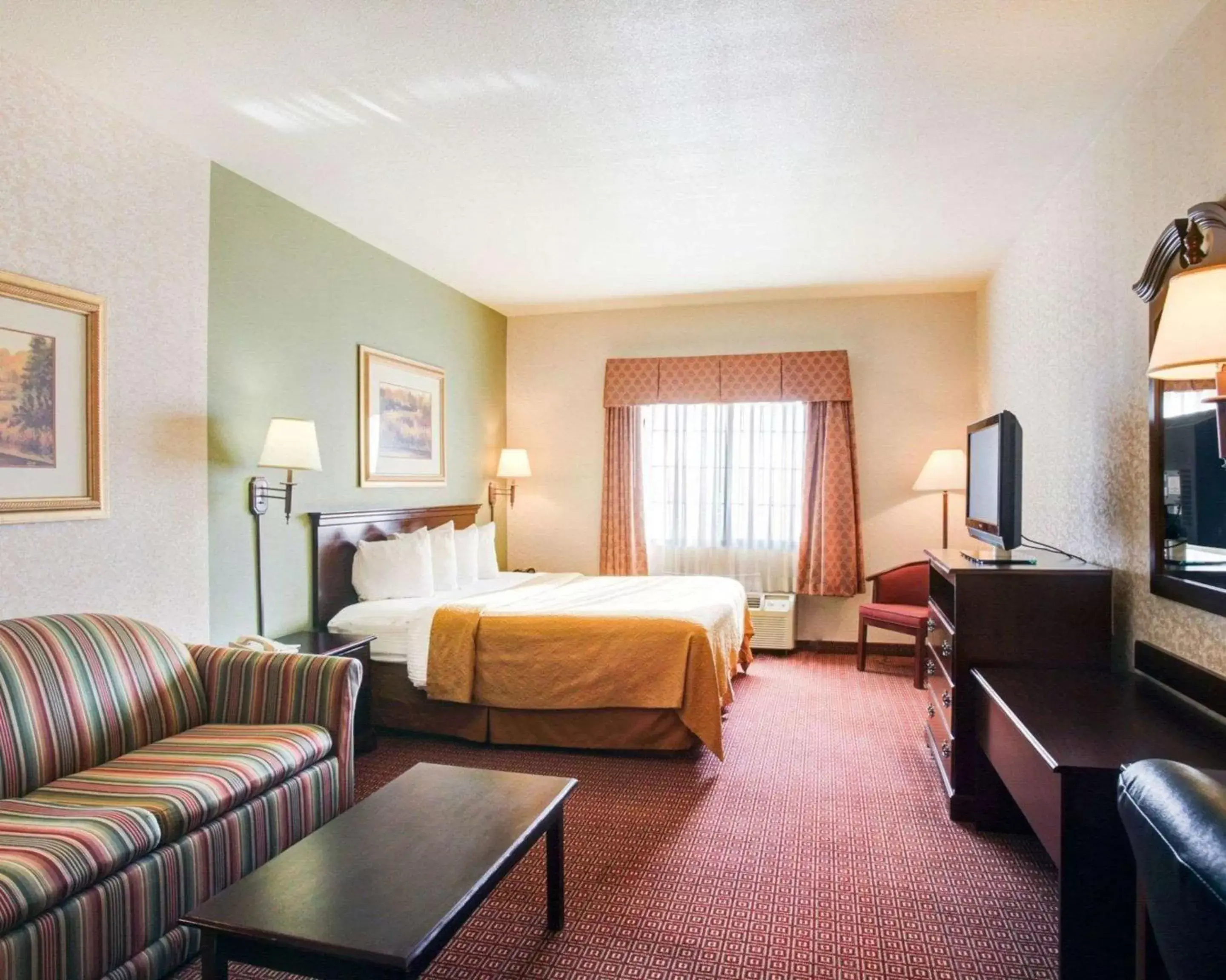 Photo of the whole room in Quality Inn & Suites Near University