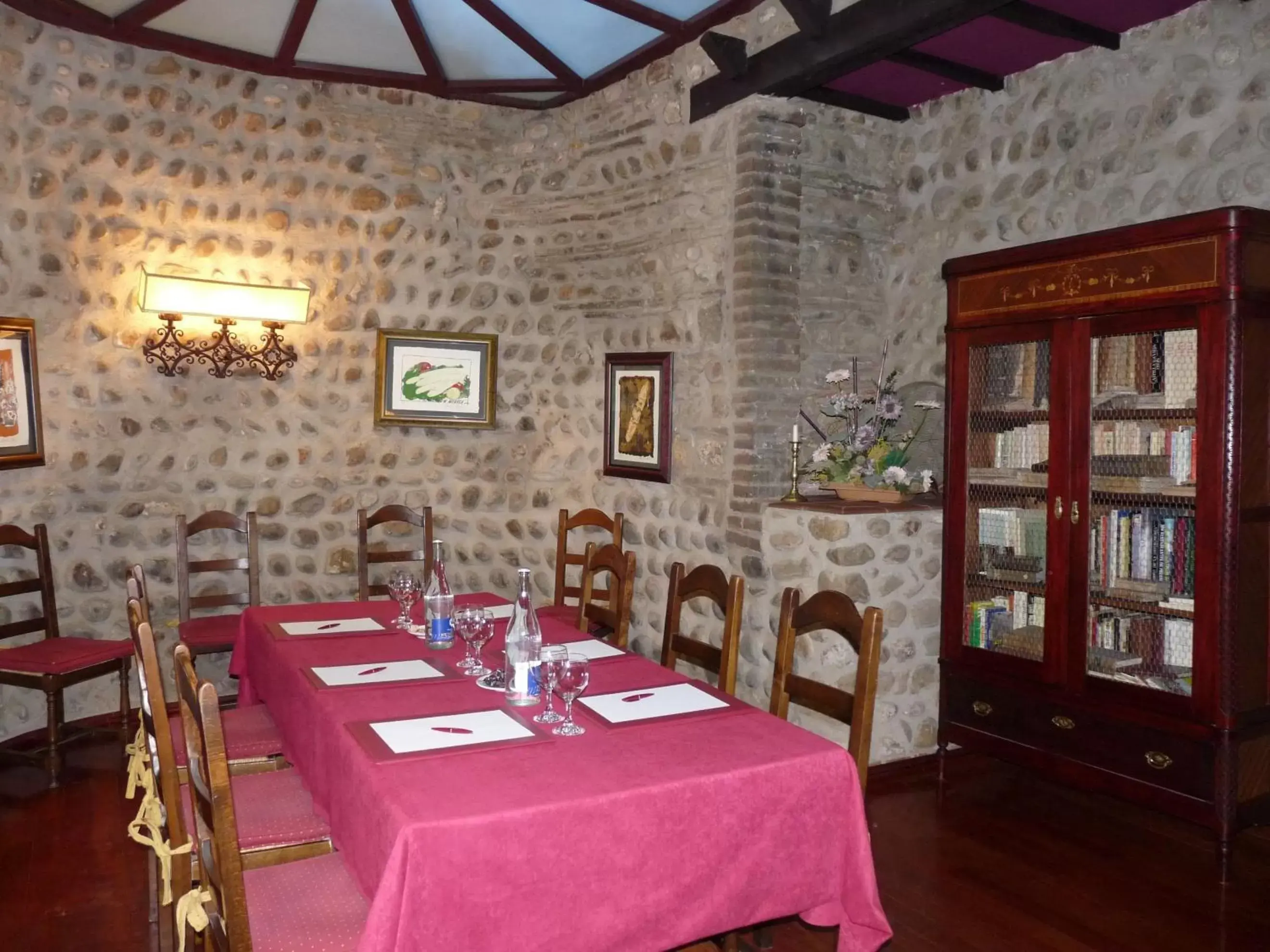 Business facilities, Restaurant/Places to Eat in Hotel La Posada Regia