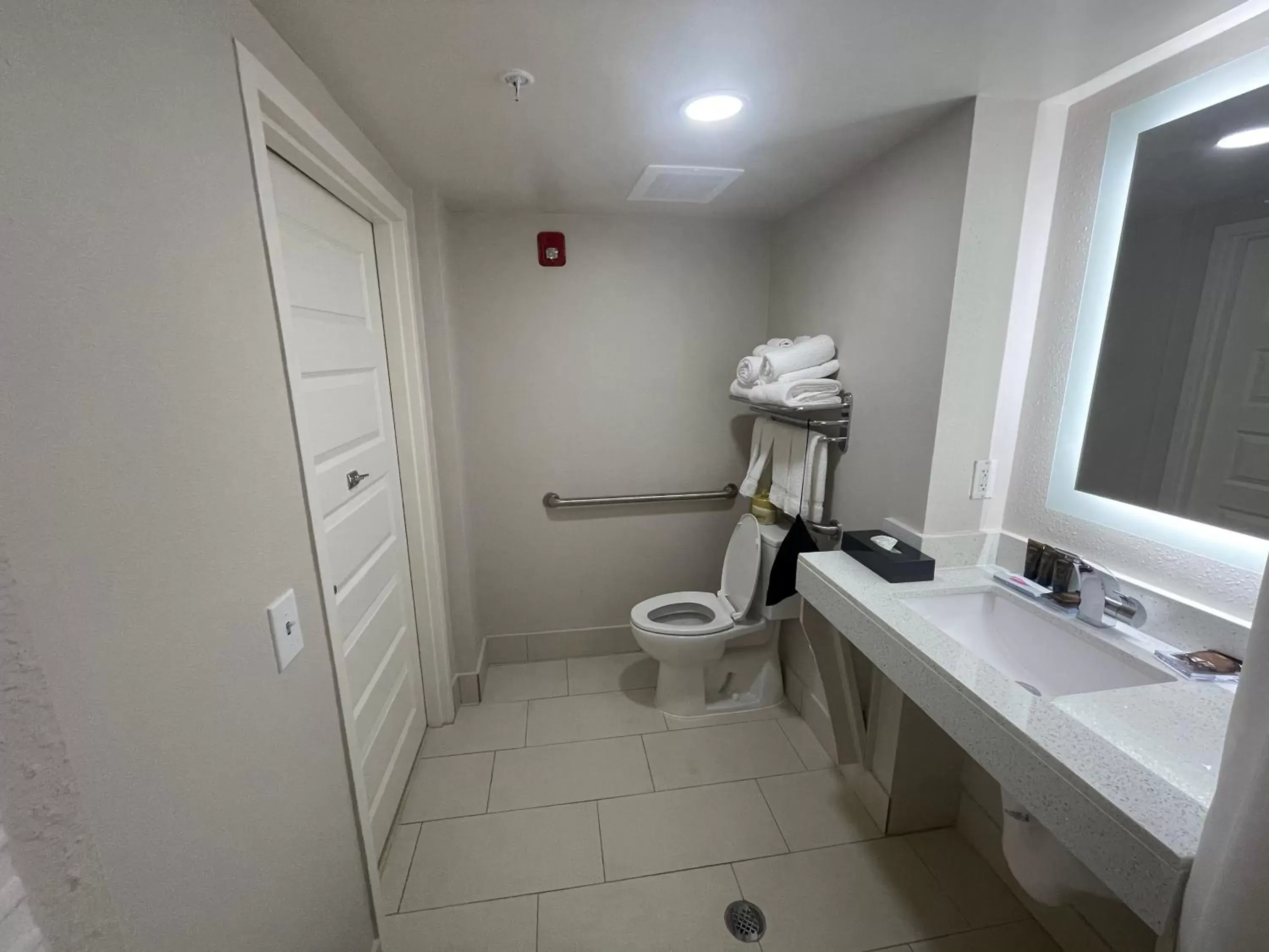 Bathroom in Wingate by Wyndham Panama City Area Lynn Haven