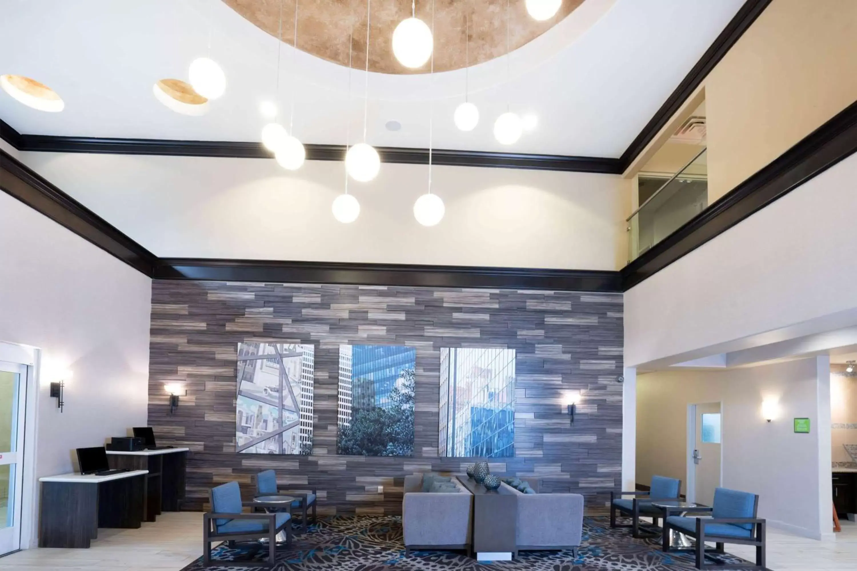Lobby or reception, Restaurant/Places to Eat in La Quinta by Wyndham Houston Energy Corridor