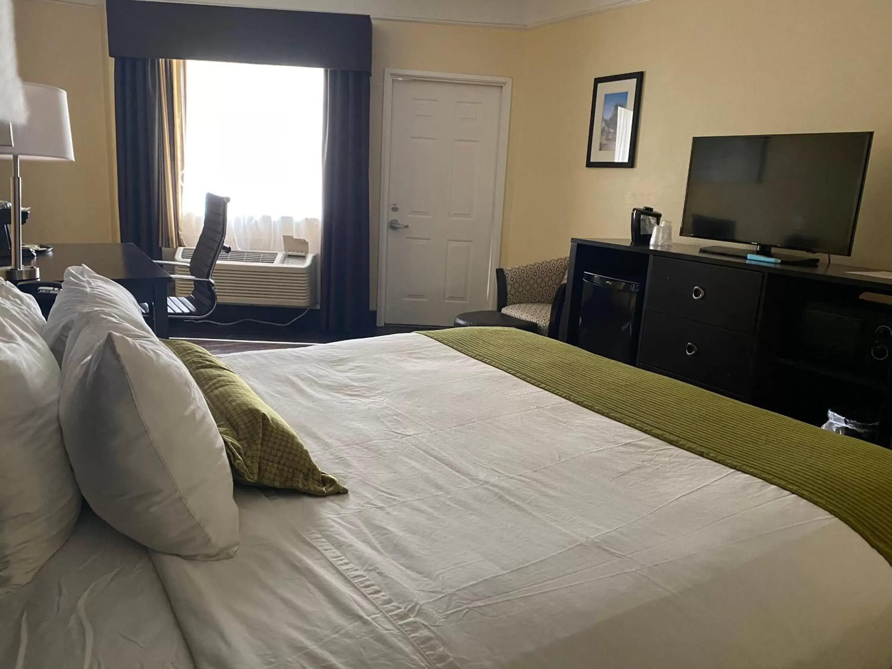 Photo of the whole room, Bed in Galveston Beach Hotel