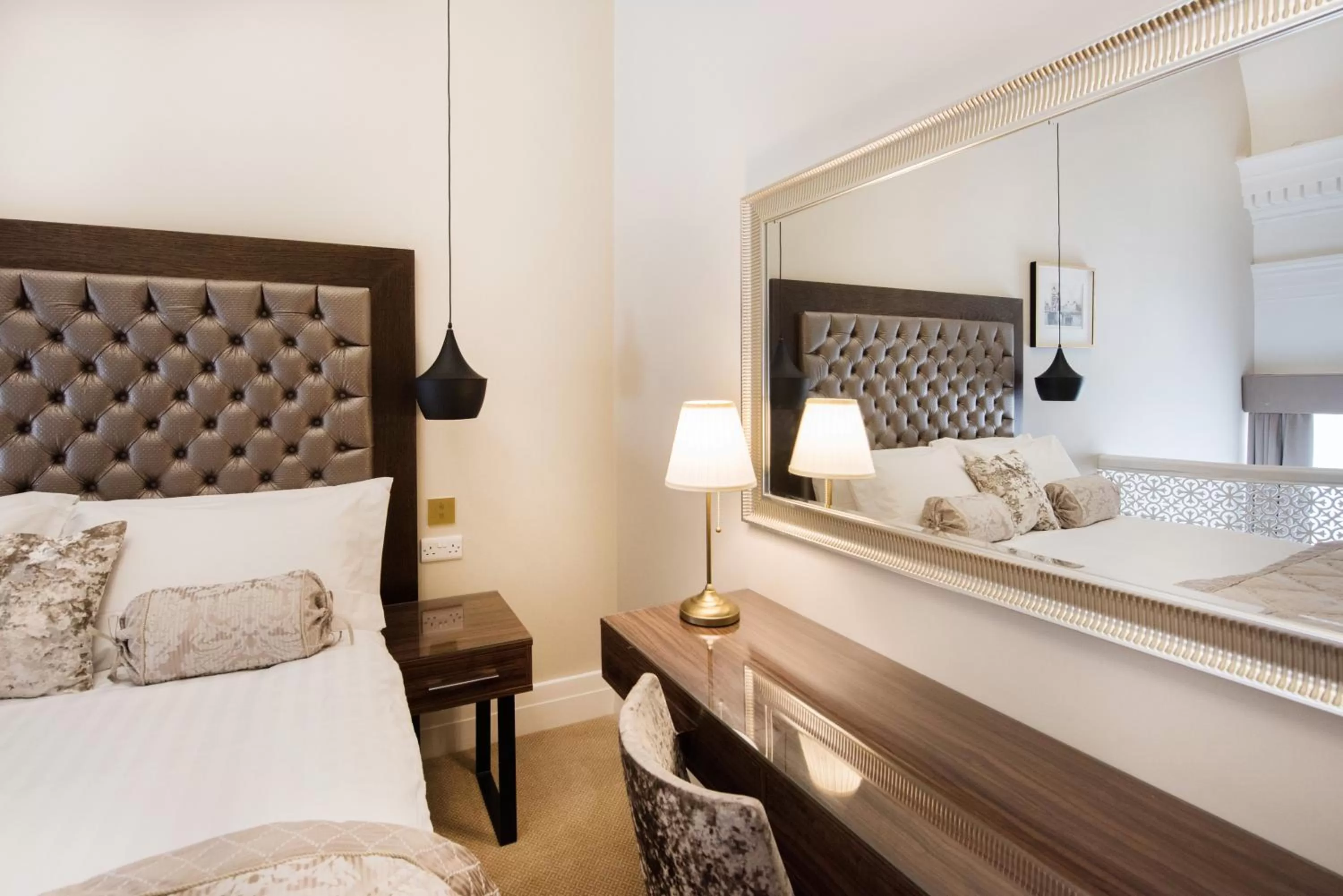 Patio, Bed in The Lansbury Heritage Hotel By Sunday - Canary Wharf London