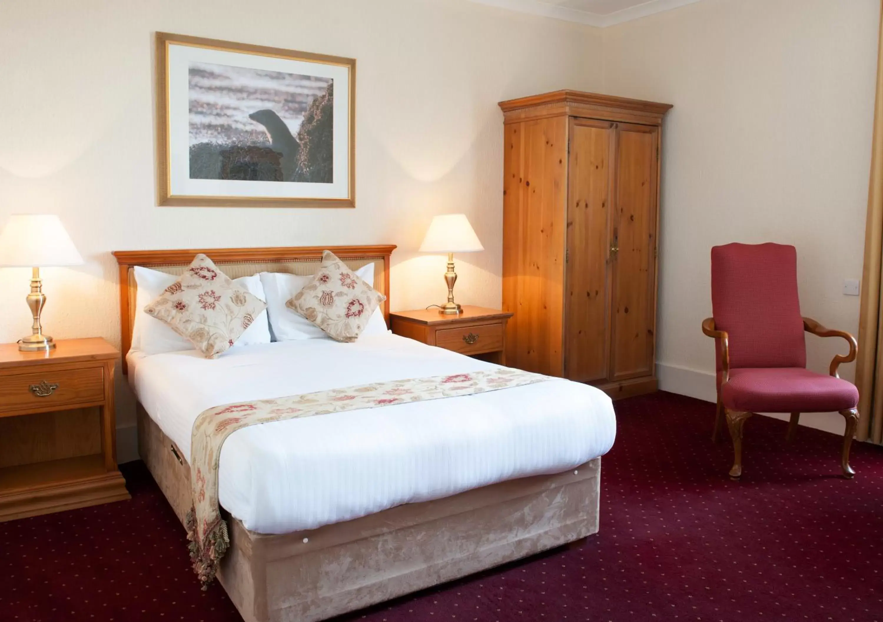 Photo of the whole room, Bed in Grant Arms Hotel