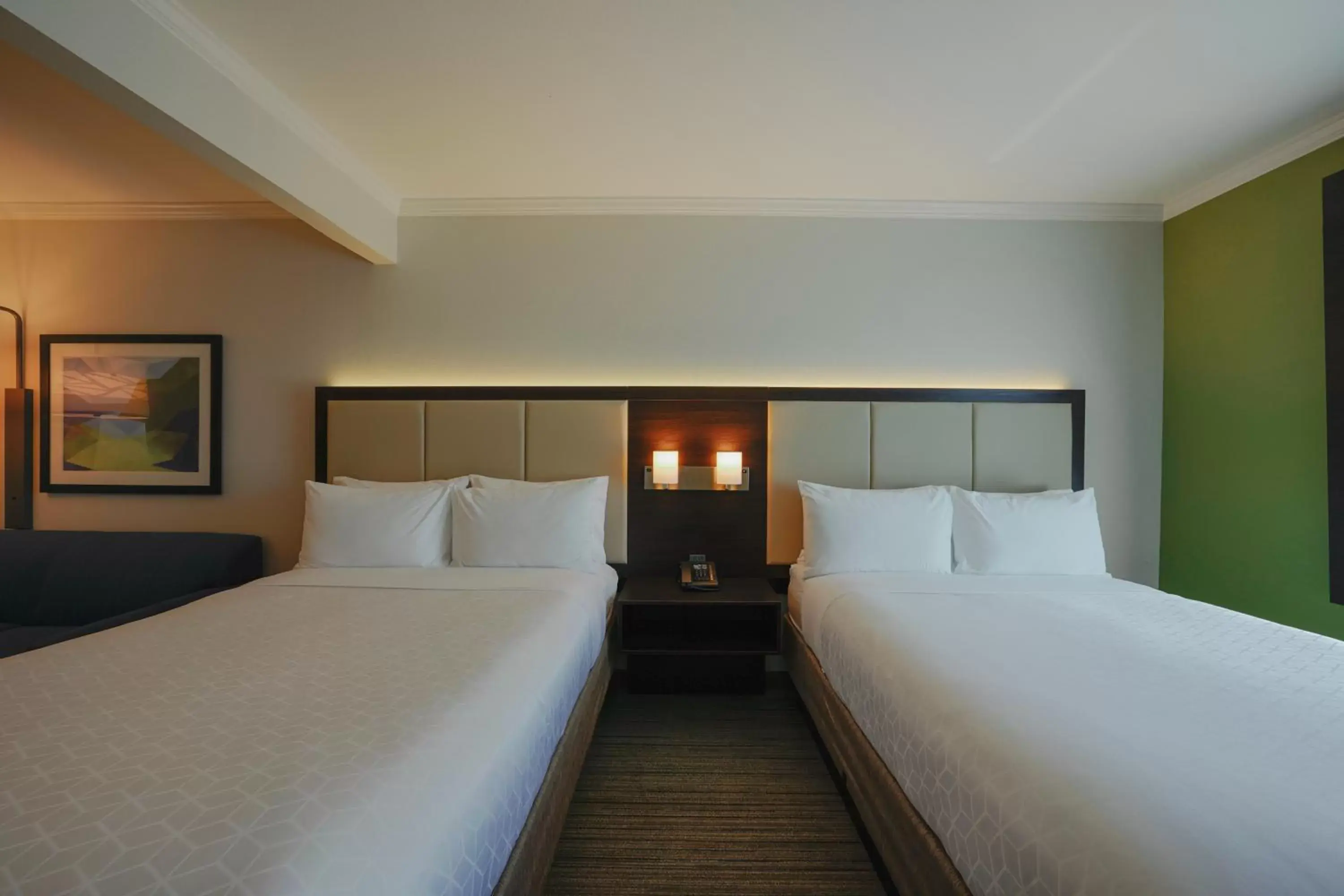 Bedroom, Bed in Holiday Inn Express Hotel & Suites Santa Clara - Silicon Valley, an IHG Hotel