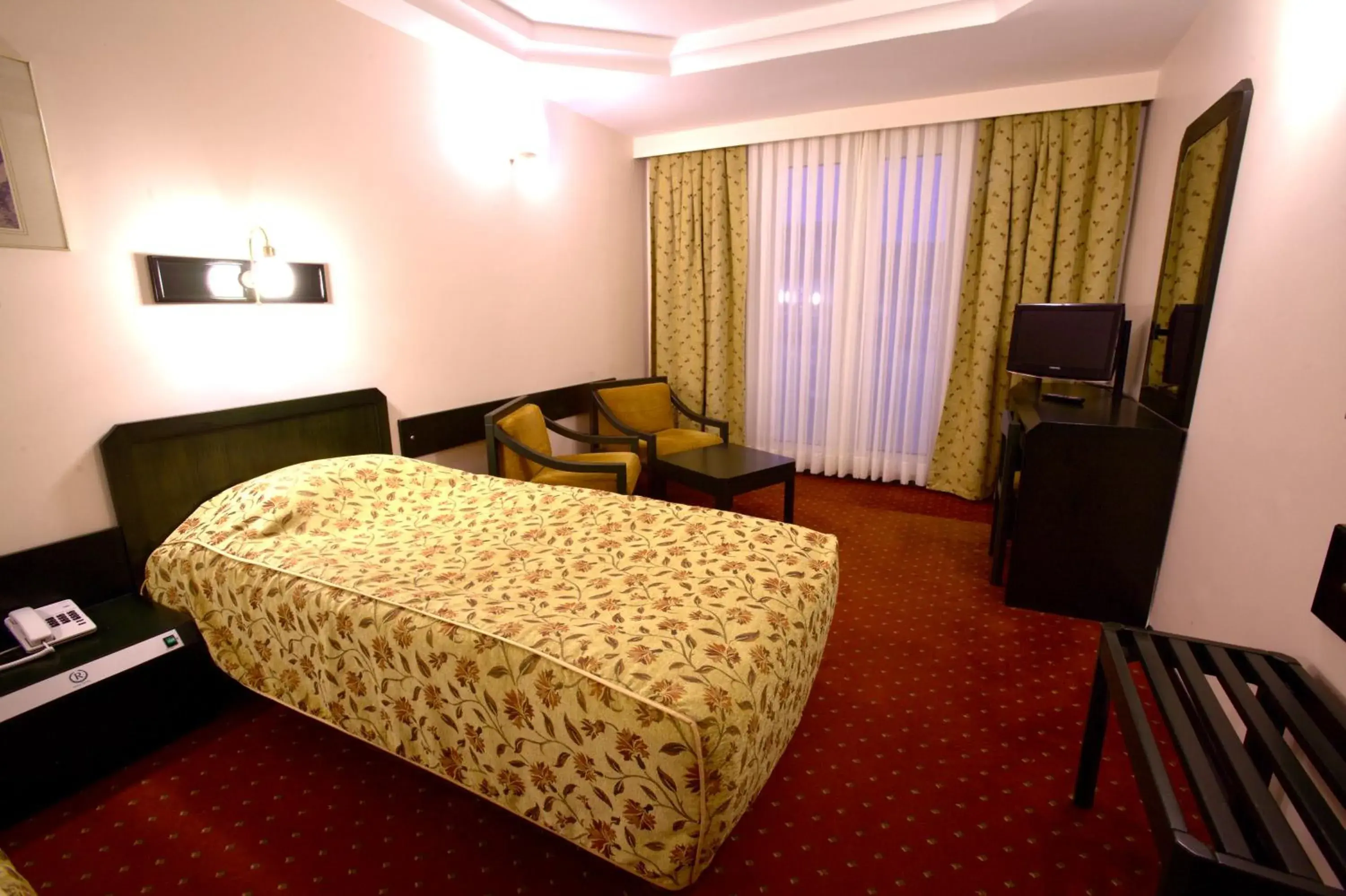 Deluxe King Room - single occupancy in Istanbul Royal Hotel