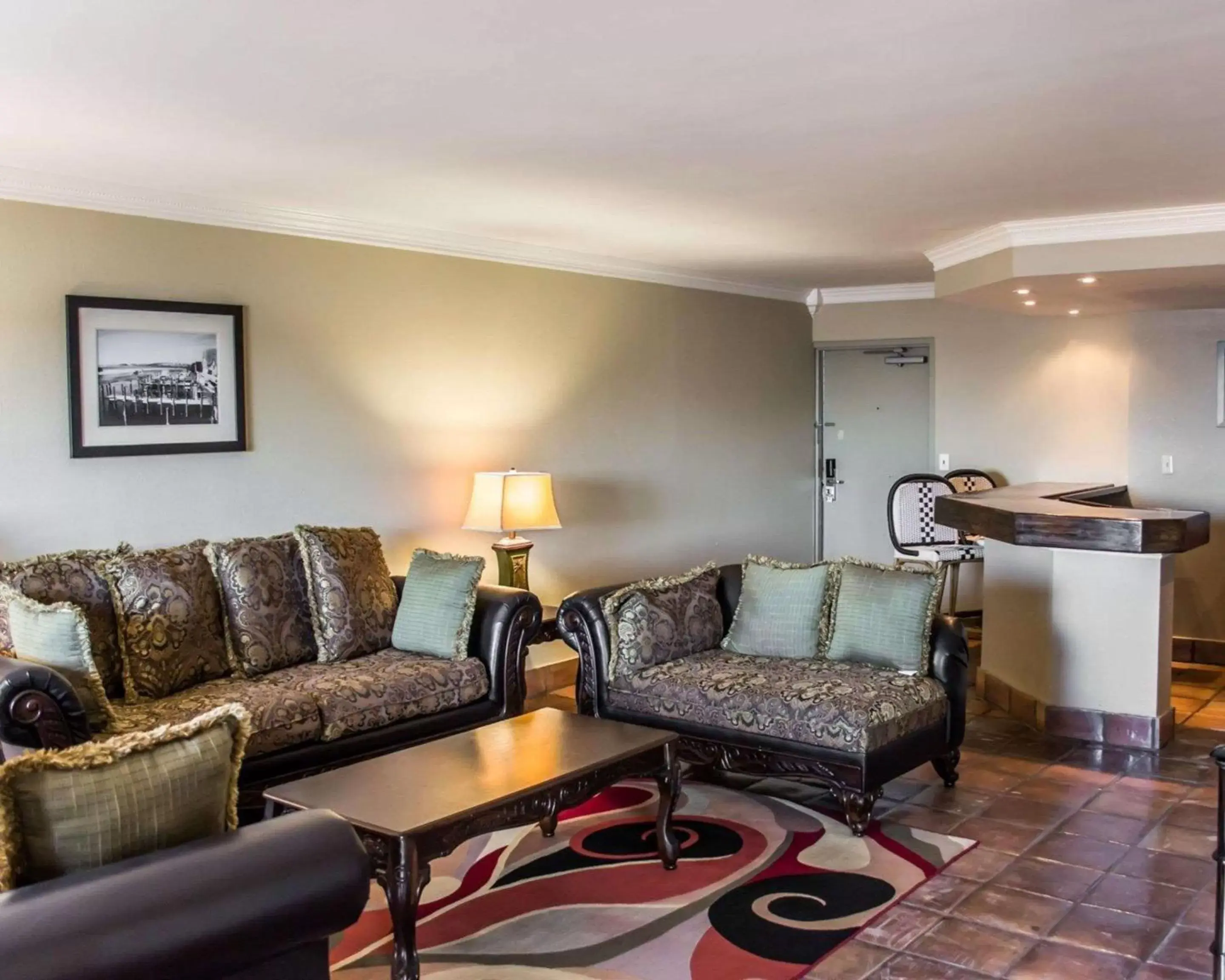 Photo of the whole room, Seating Area in Quality Inn & Suites on the Bay near Pensacola Beach