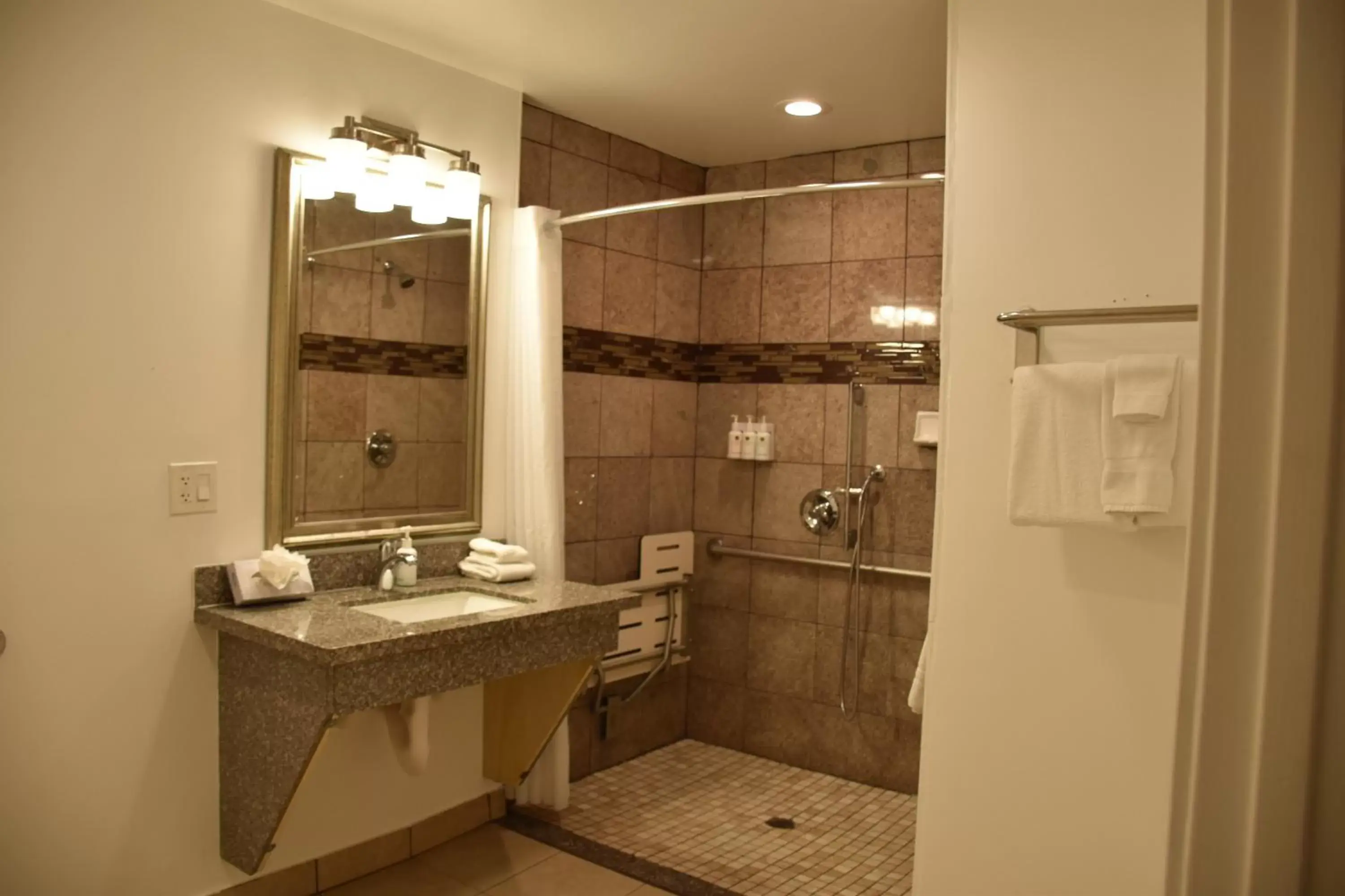 Bathroom in Gateway Lodge