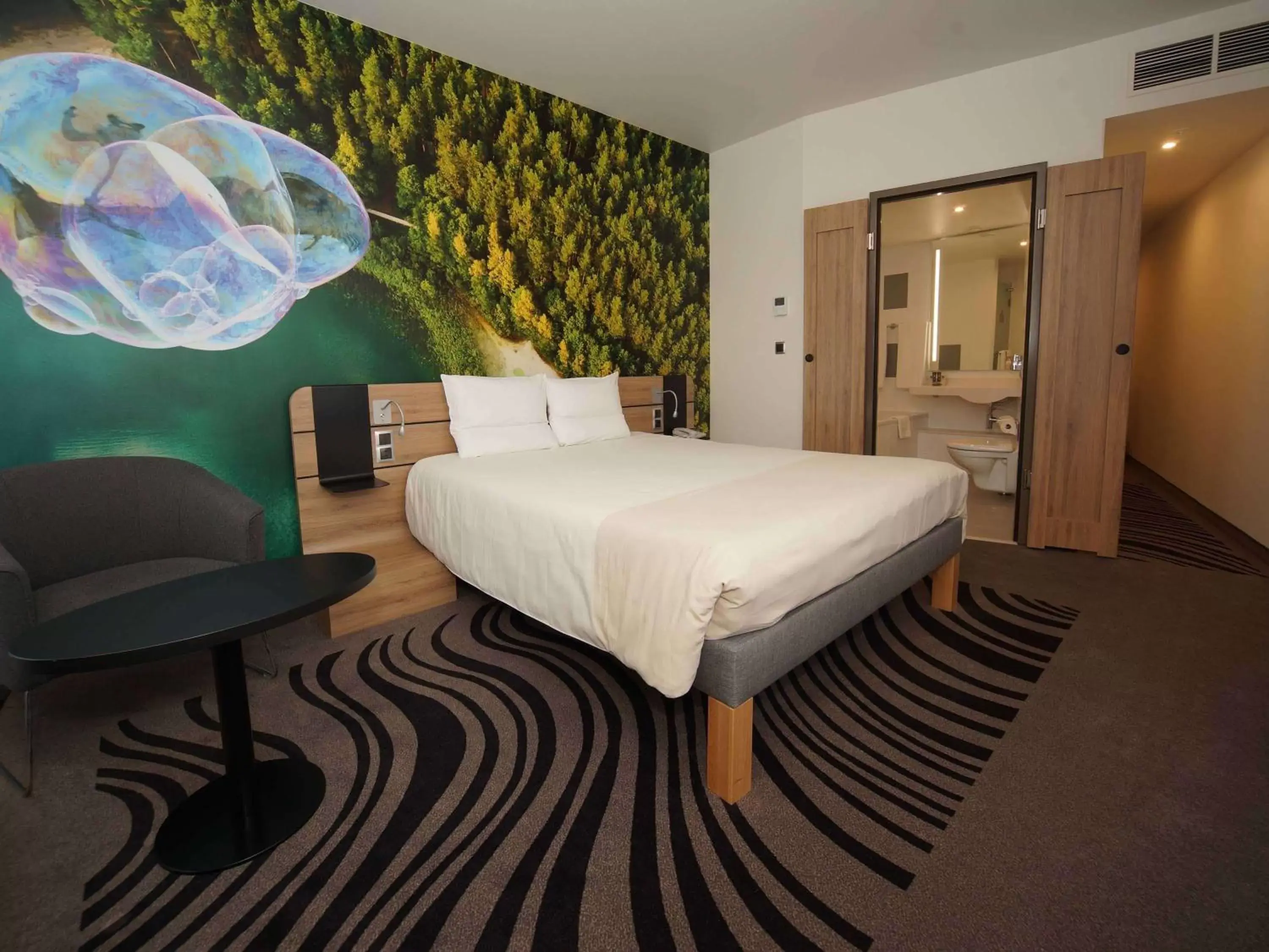 Photo of the whole room, Bed in Novotel Vilnius Centre