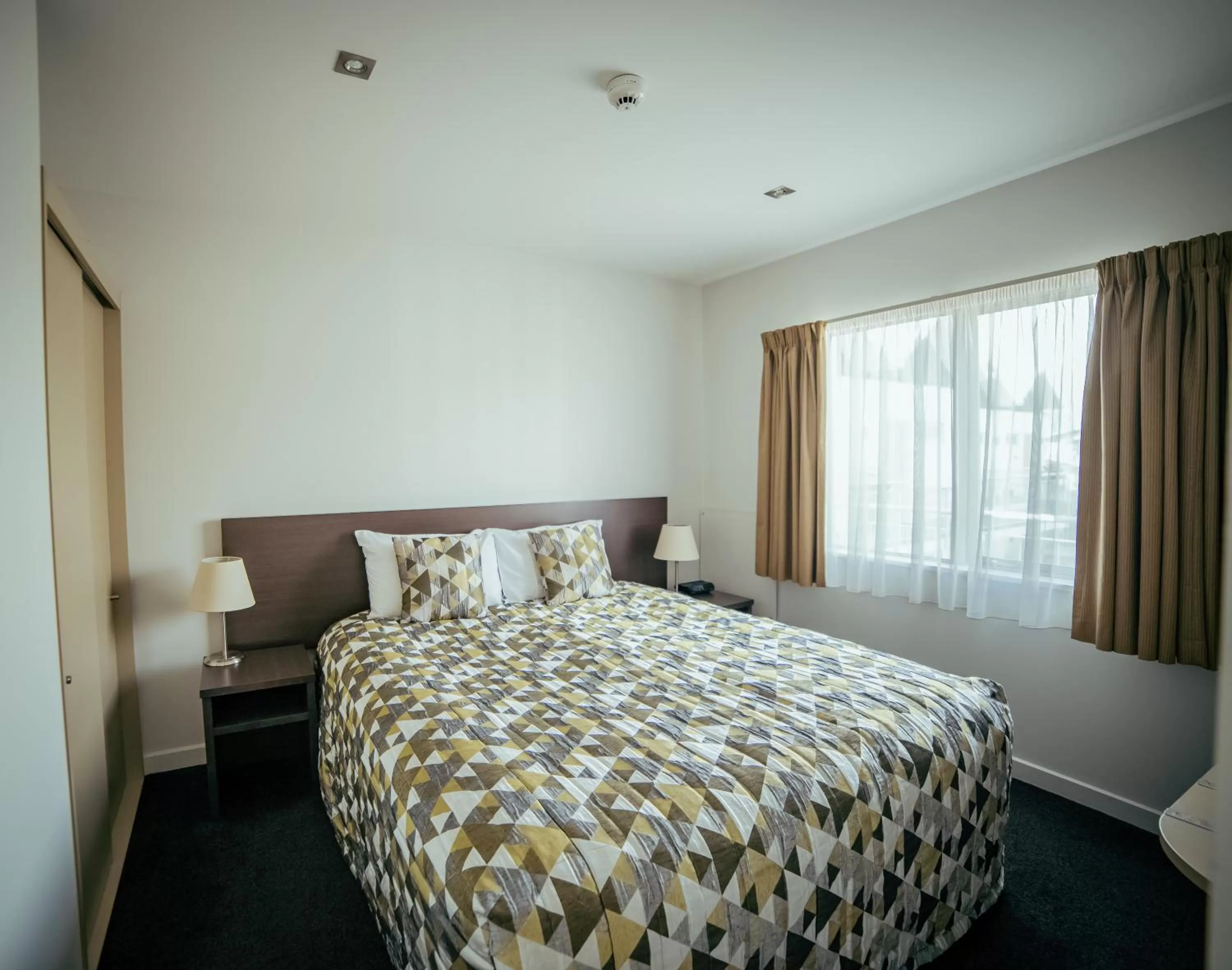 One-Bedroom Suite with Spa Bath in Airport Delta Motel