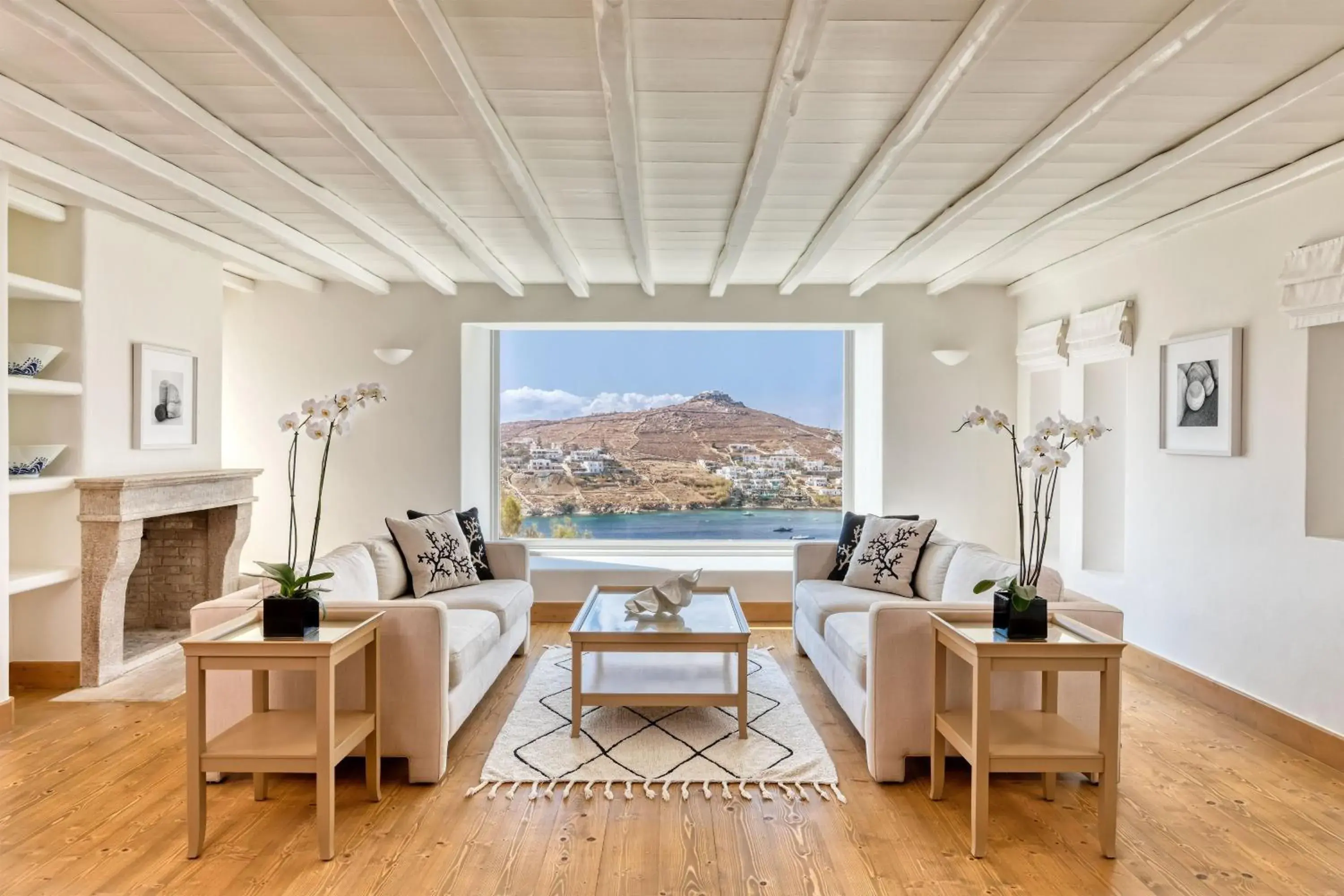 Lounge or bar, Seating Area in Santa Marina, a Luxury Collection Resort, Mykonos