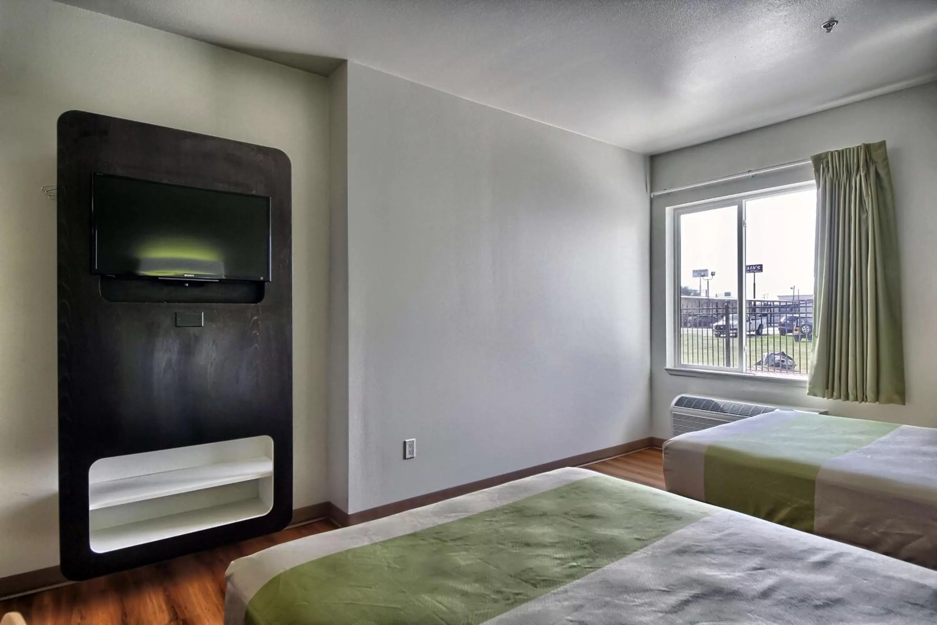 TV and multimedia, Bed in Motel 6-Weslaco, TX